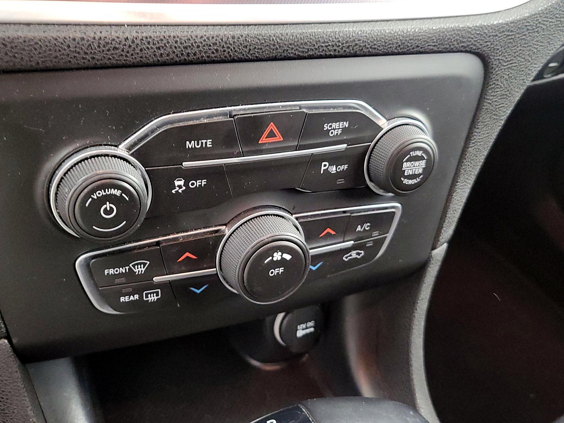 Thumbnail: 2019 Dodge Charger - 16