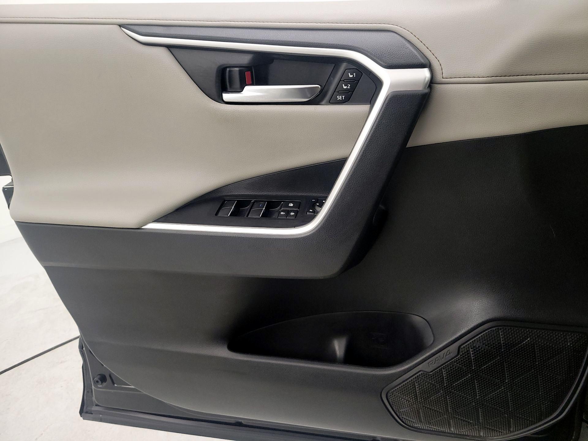 Thumbnail: 2019 Toyota RAV4 - 12