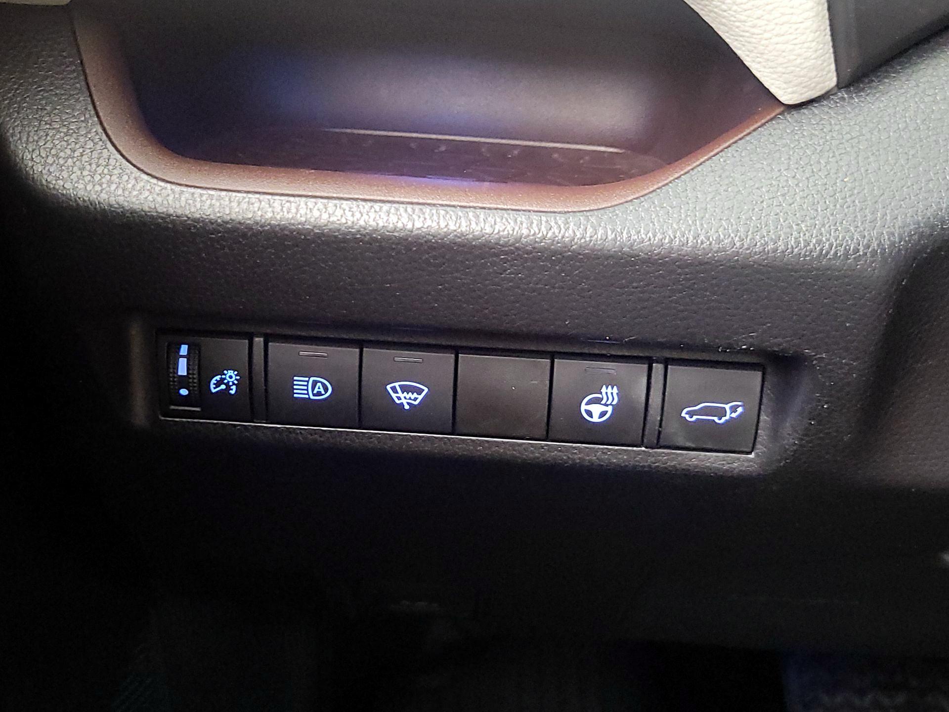 Thumbnail: 2019 Toyota RAV4 - 13