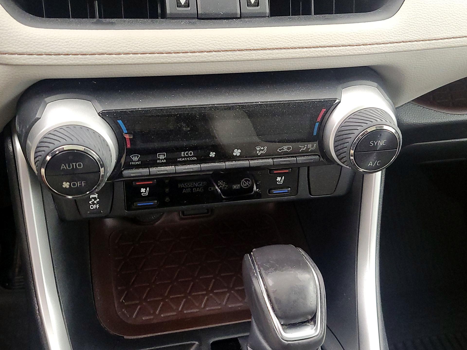 Thumbnail: 2019 Toyota RAV4 - 17