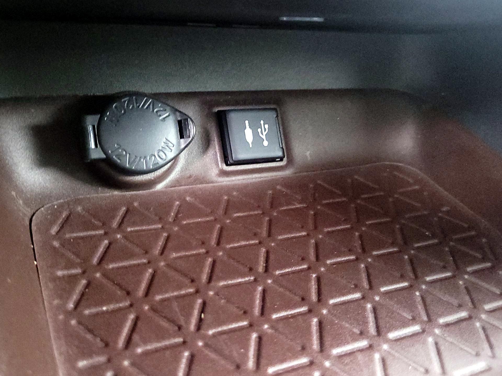 Thumbnail: 2019 Toyota RAV4 - 19