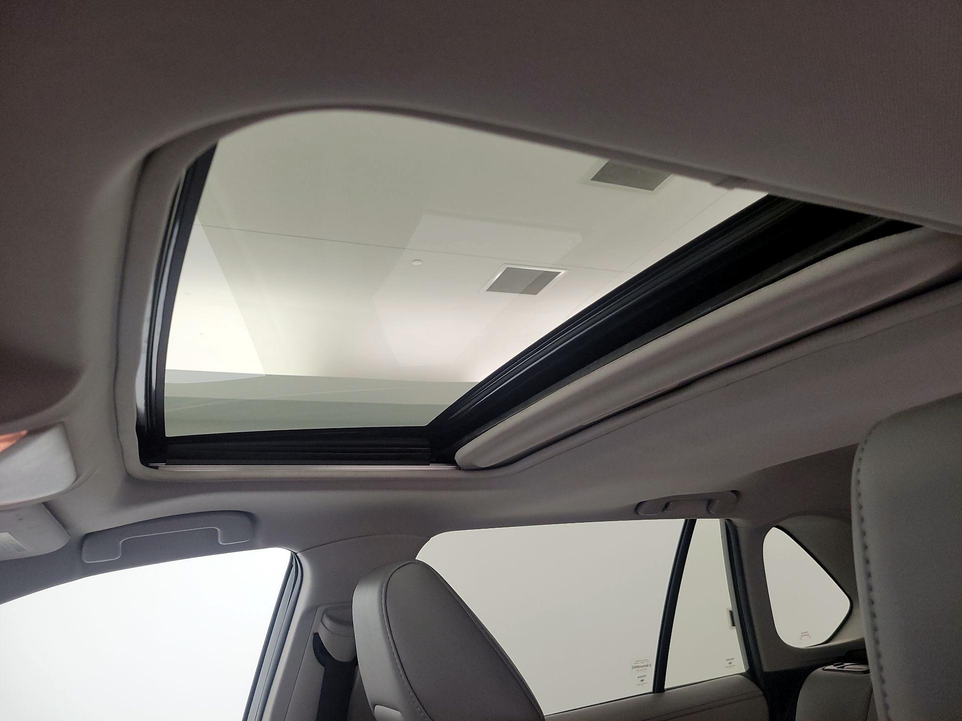 Thumbnail: 2019 Toyota RAV4 - 20