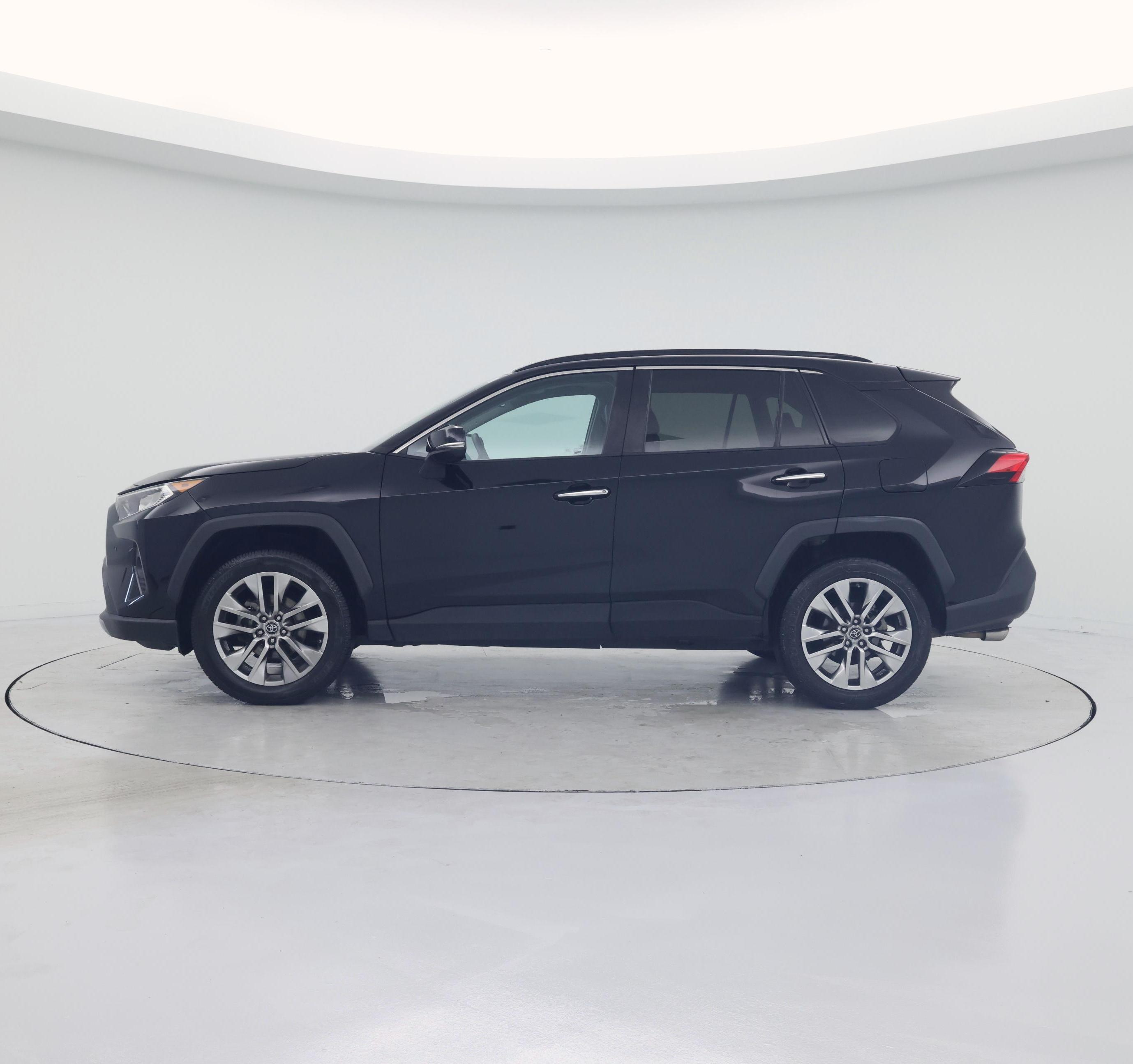 Thumbnail: 2019 Toyota RAV4 - 3