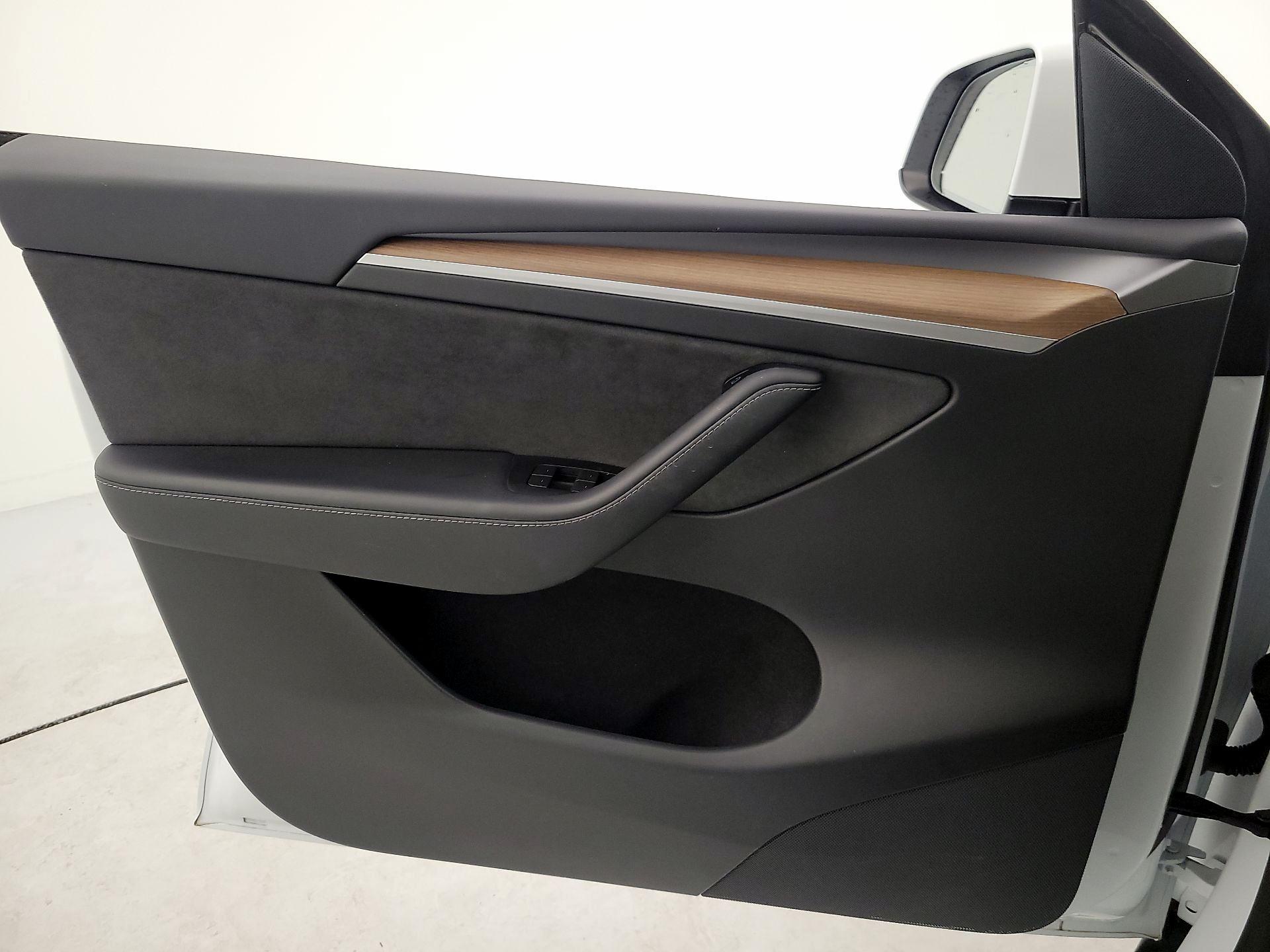 Thumbnail: 2023 Tesla Model Y - 12