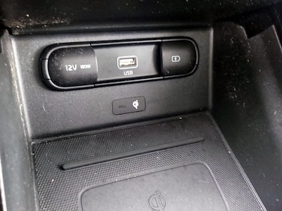 USB/AUX Ports