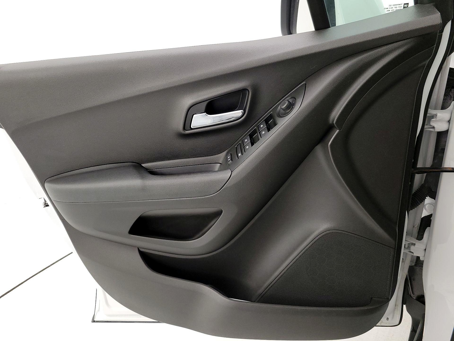 Thumbnail: 2017 Chevrolet Trax - 12