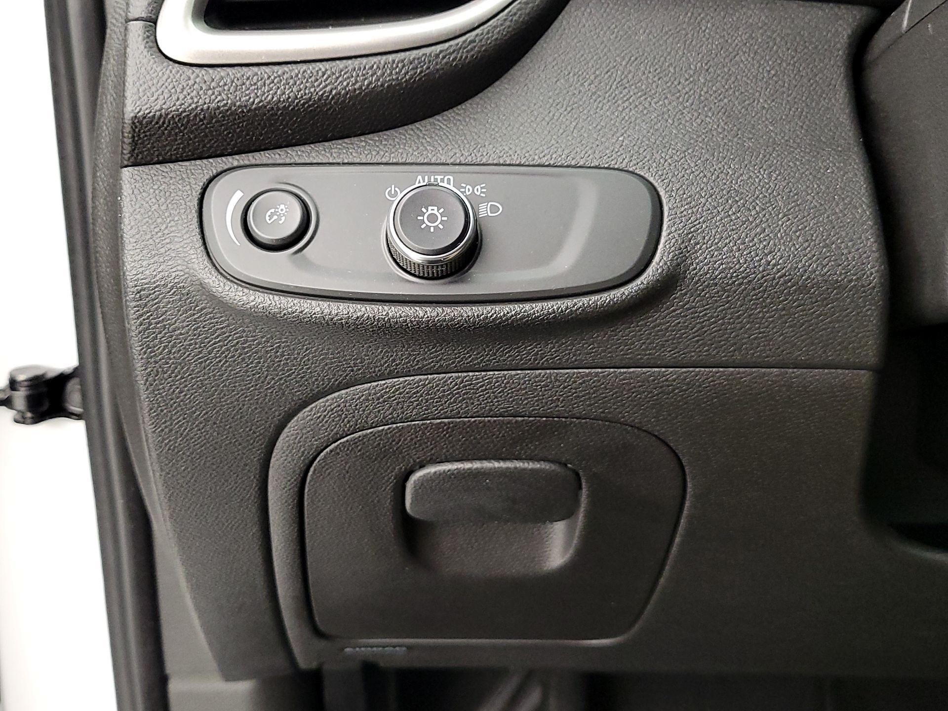 Thumbnail: 2017 Chevrolet Trax - 13