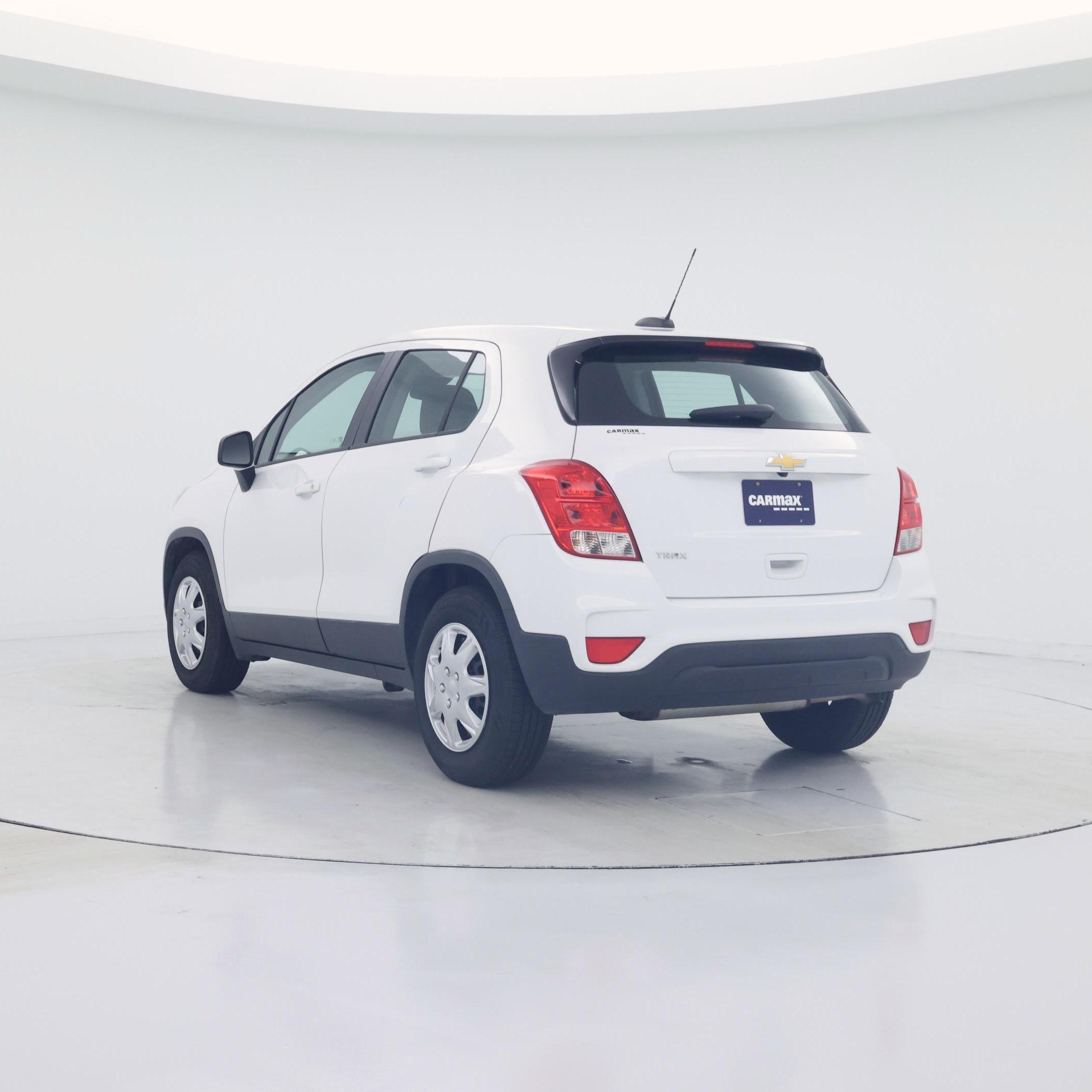 Thumbnail: 2017 Chevrolet Trax - 2