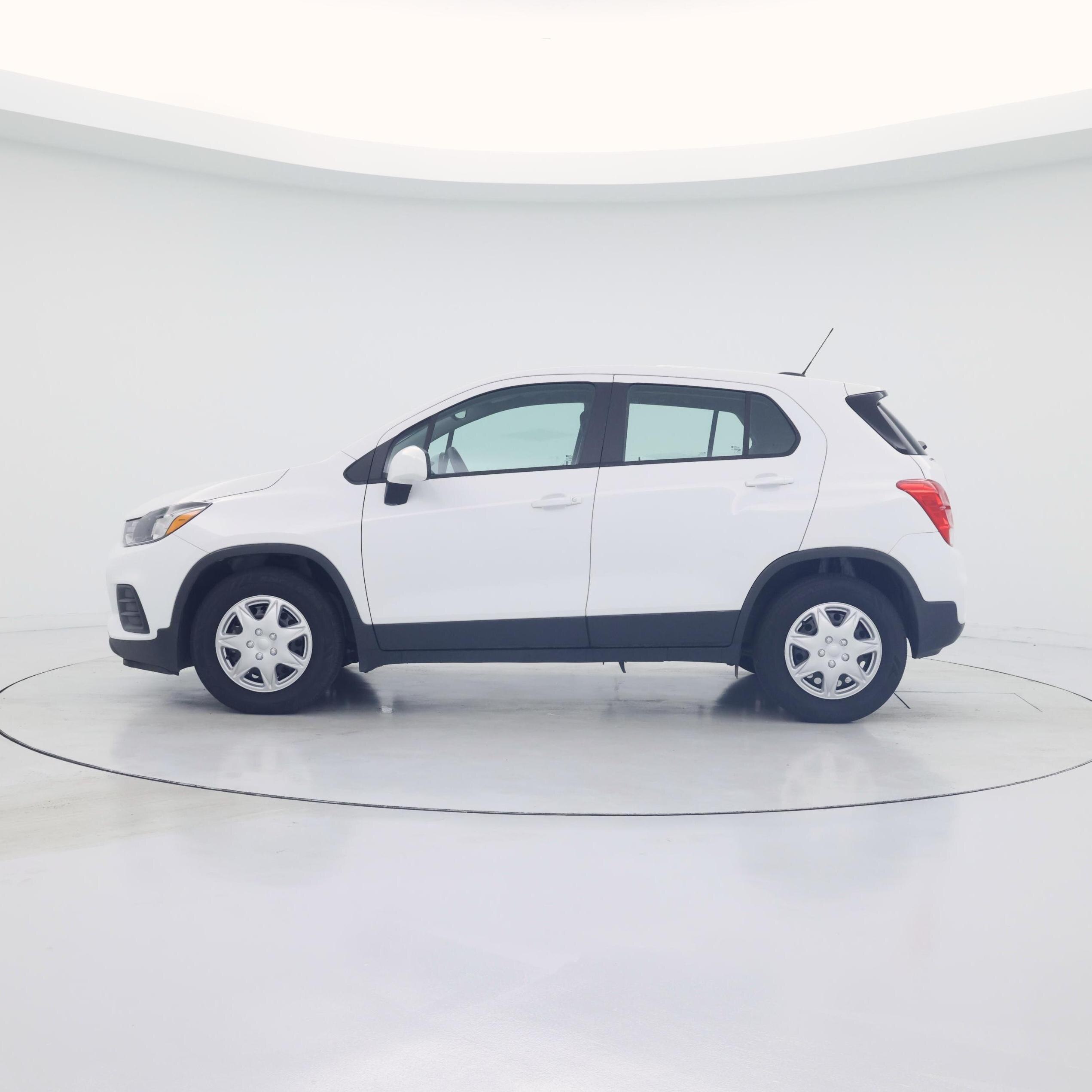 Thumbnail: 2017 Chevrolet Trax - 3