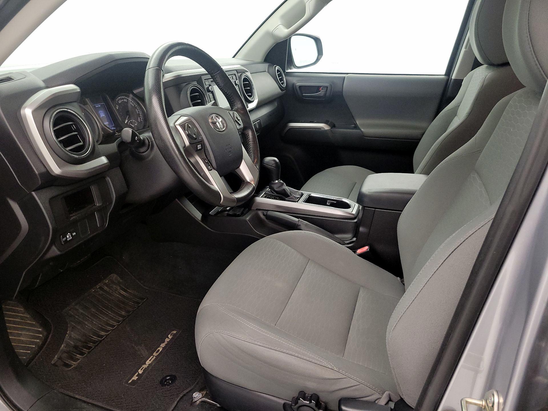 Thumbnail: 2016 Toyota Tacoma - 11