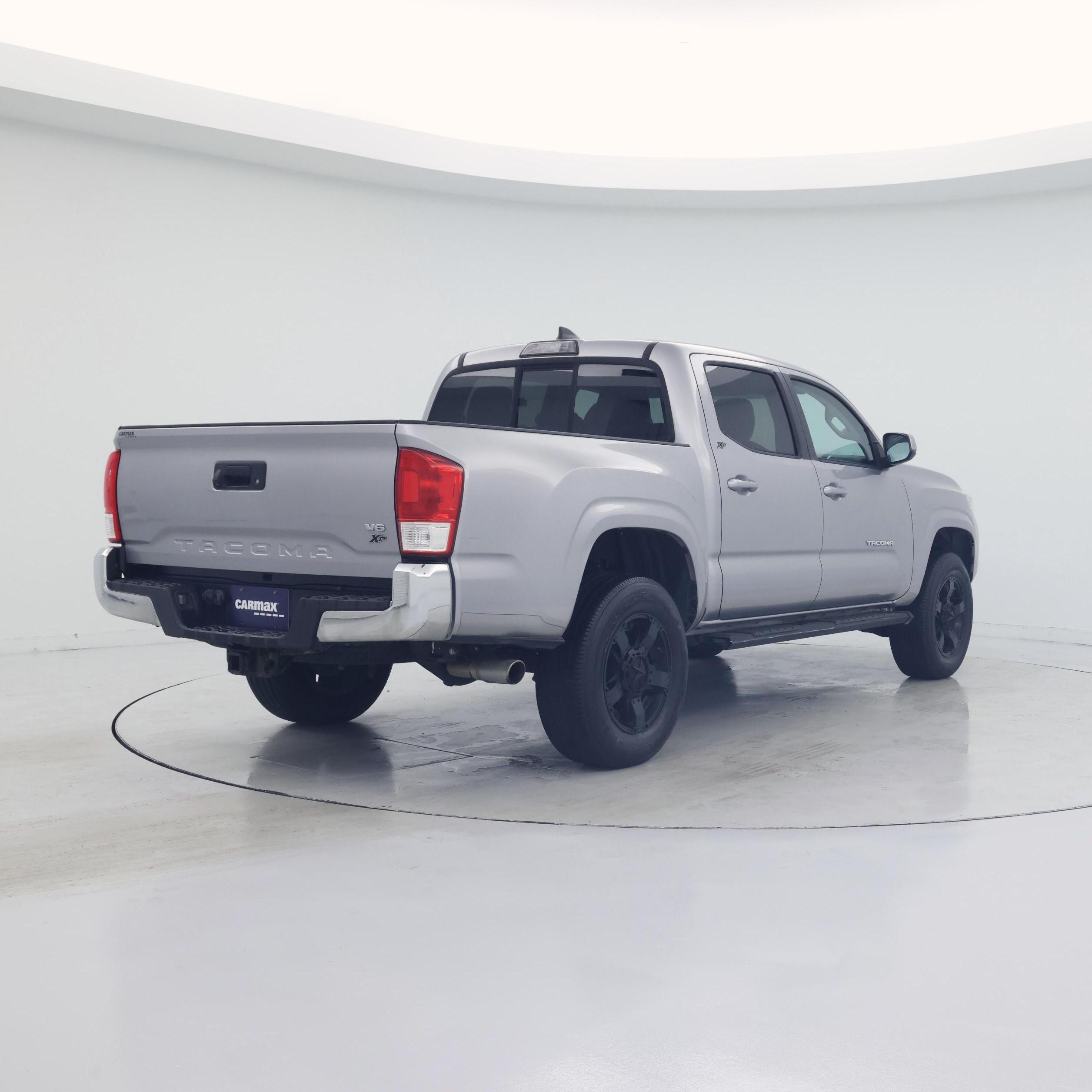 Thumbnail: 2016 Toyota Tacoma - 8