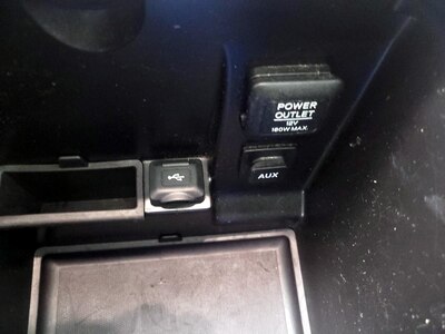 USB/AUX Ports