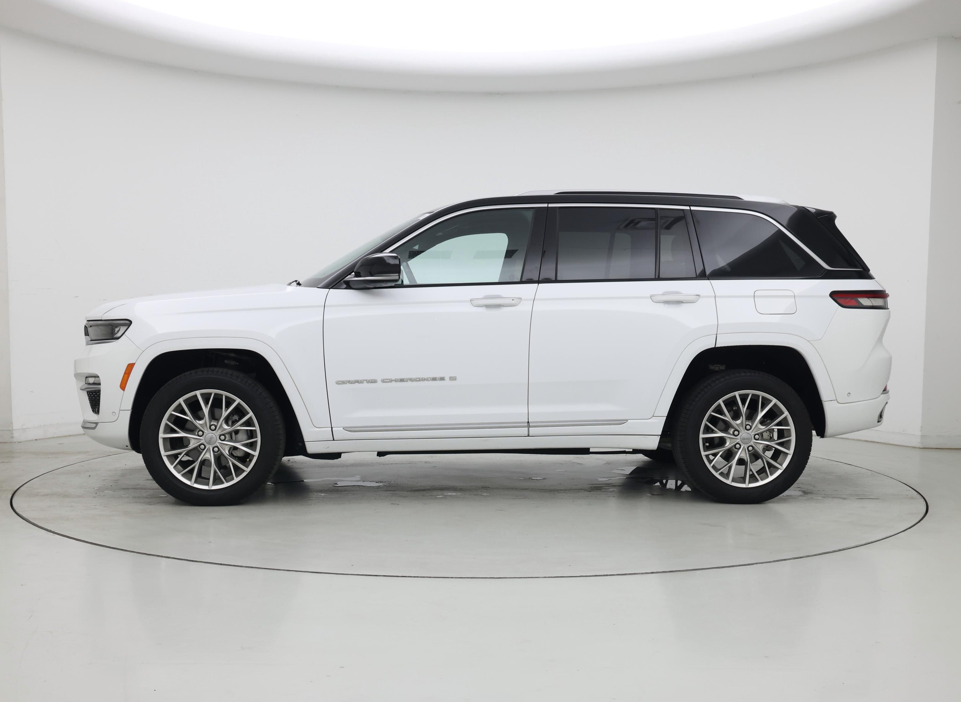 Thumbnail: 2023 Jeep Grand Cherokee - 3