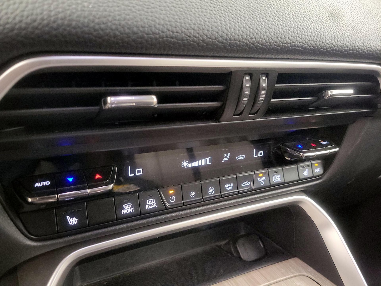 2024 Mazda CX-90 Preferred Package - Photo 17