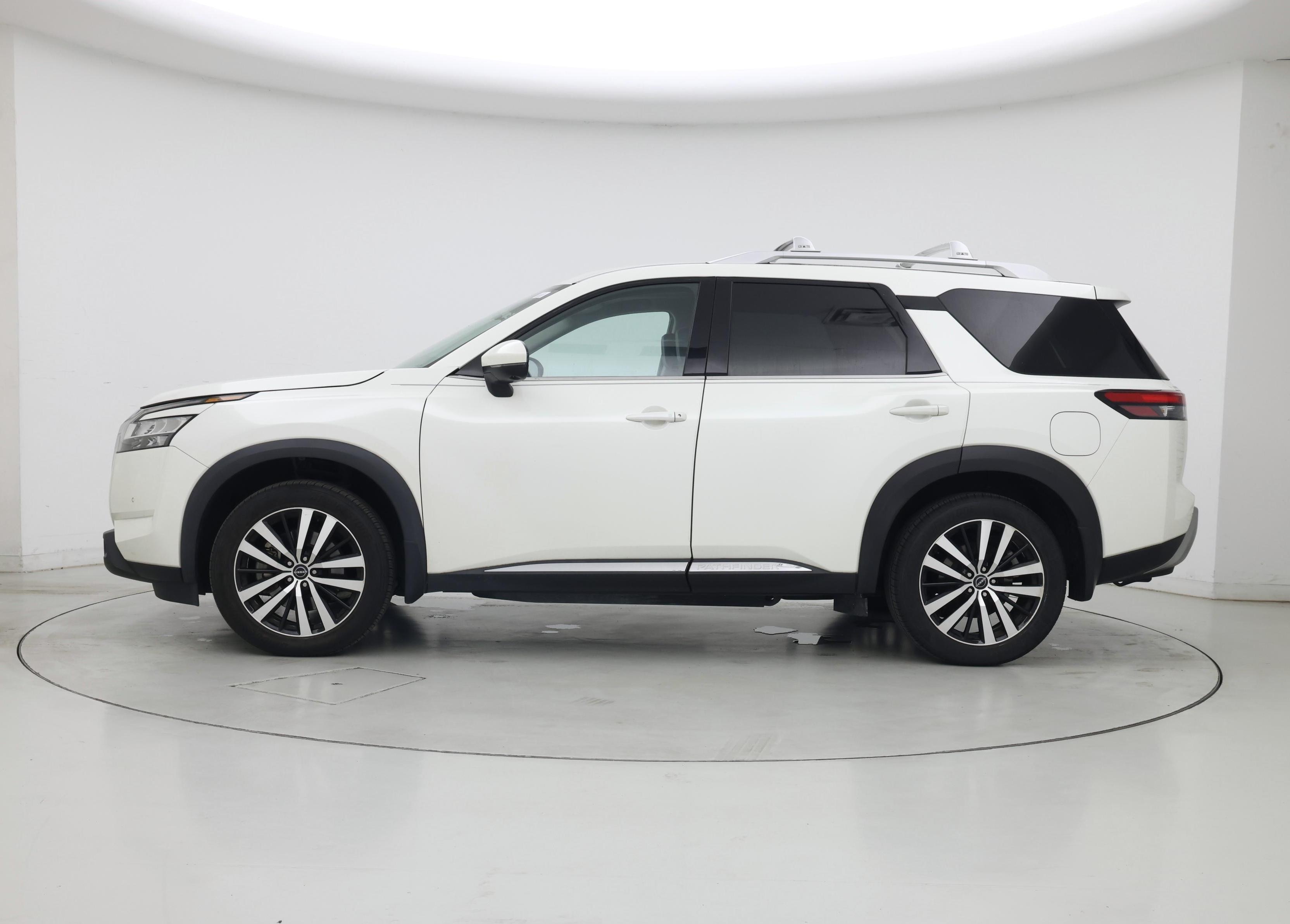 Thumbnail: 2023 Nissan Pathfinder - 3