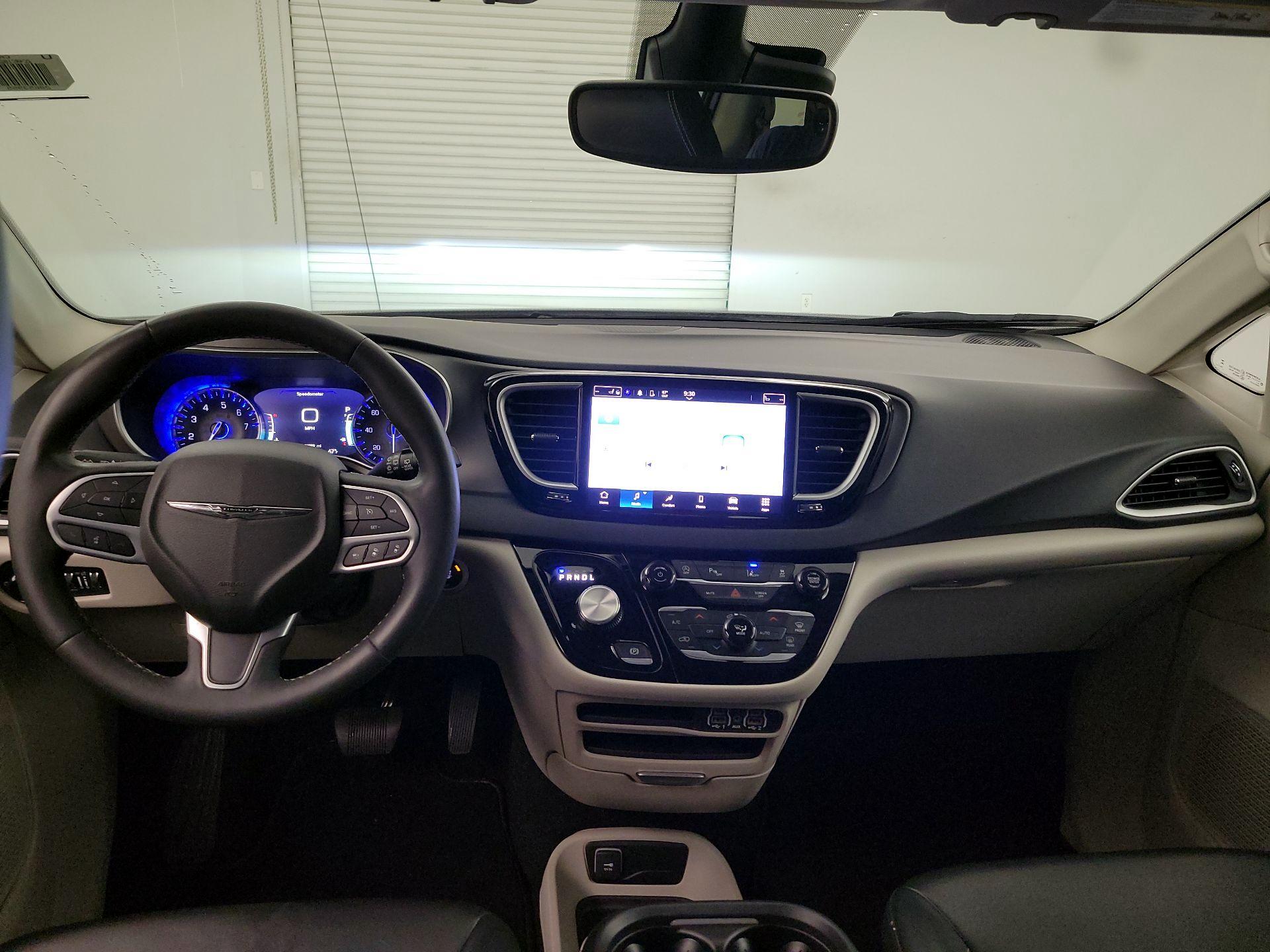 Thumbnail: 2023 Chrysler Pacifica - 9