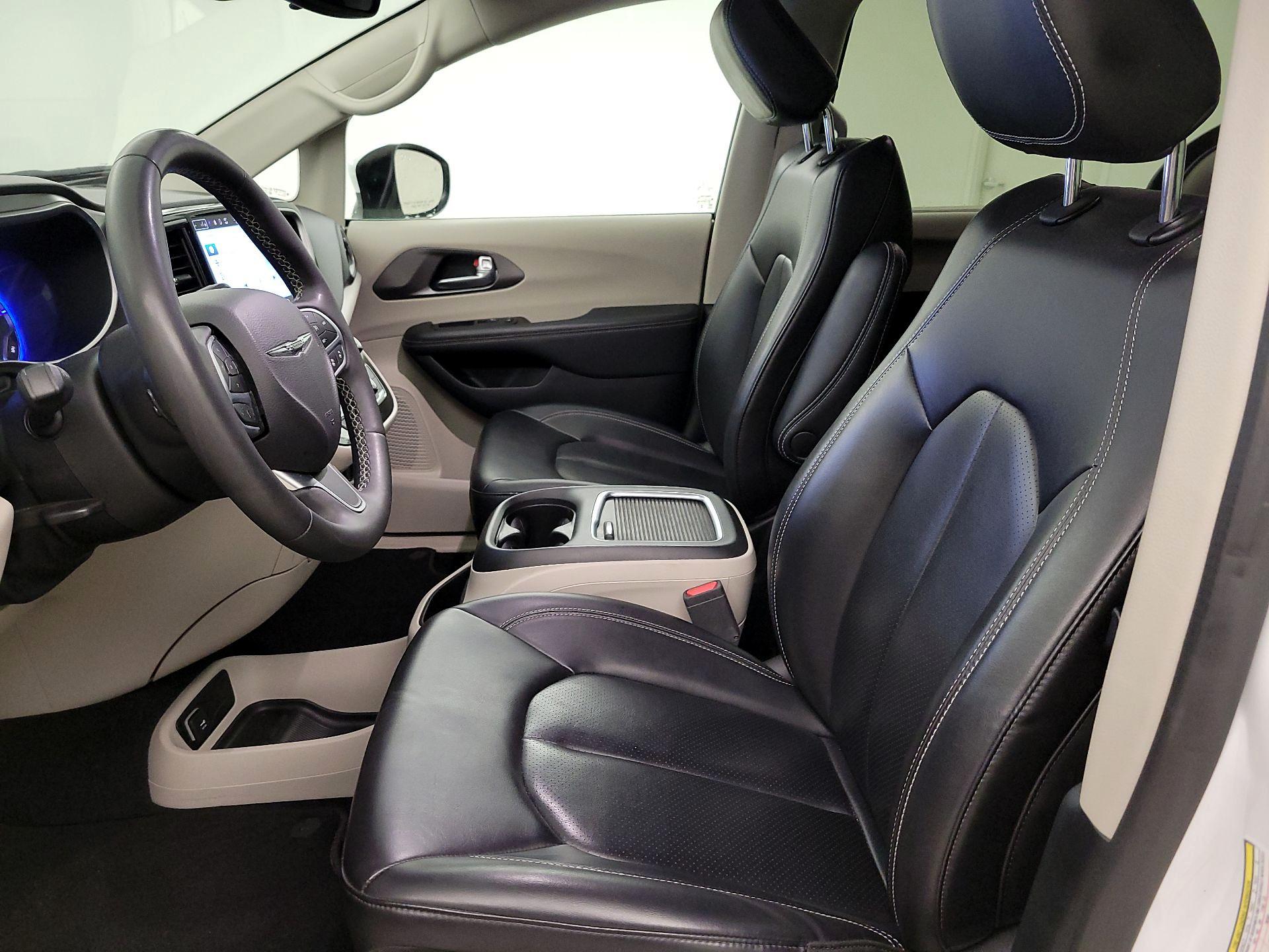 Thumbnail: 2023 Chrysler Pacifica - 11