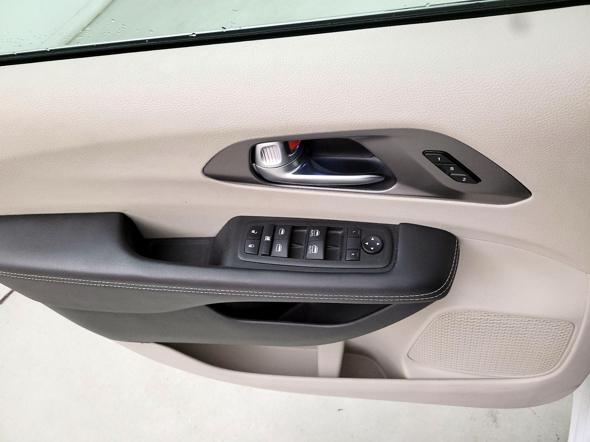 Thumbnail: 2023 Chrysler Pacifica - 12