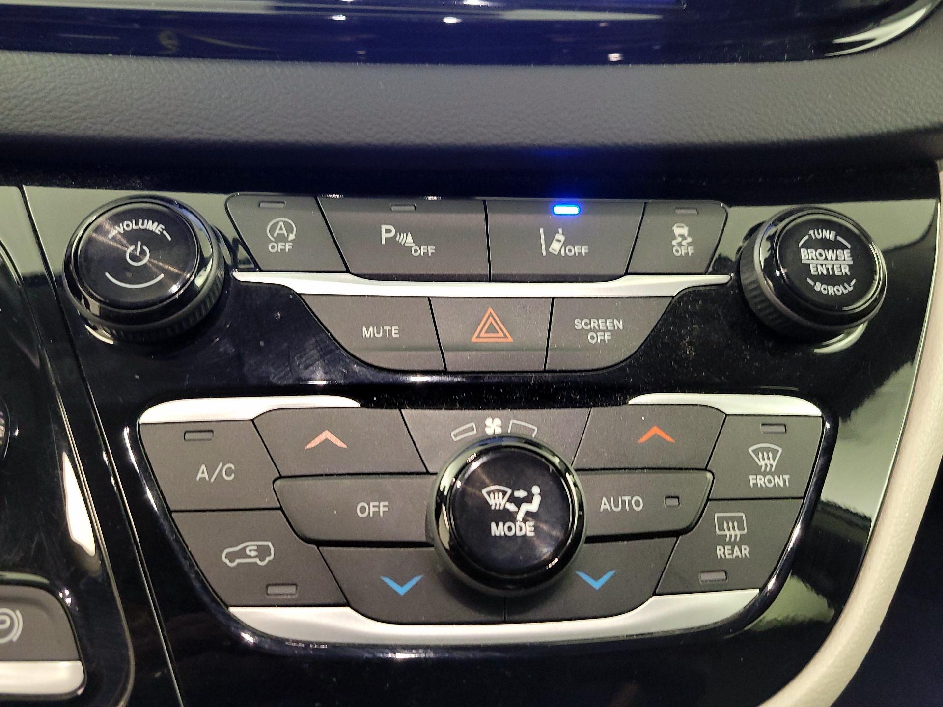 Thumbnail: 2023 Chrysler Pacifica - 16