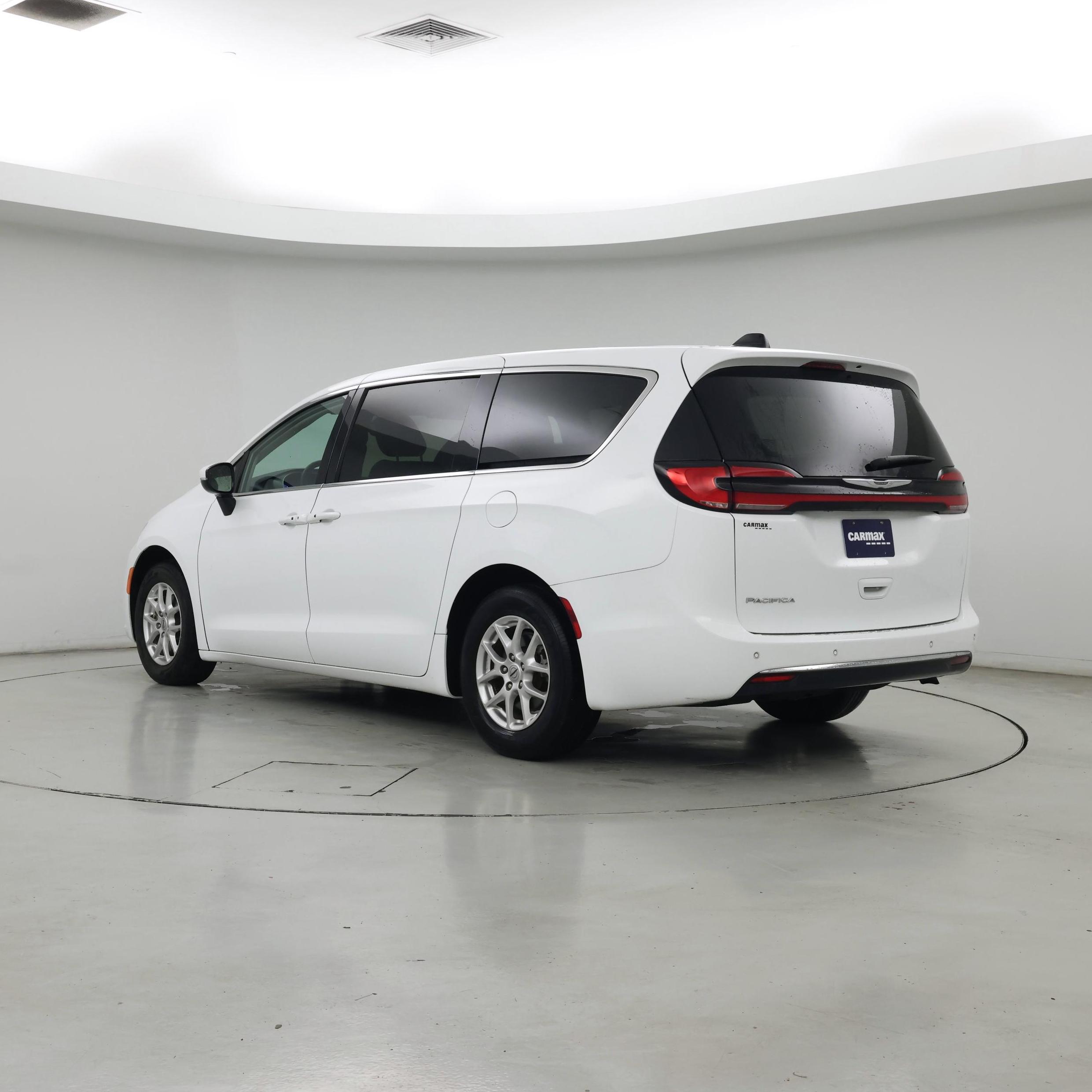 Thumbnail: 2023 Chrysler Pacifica - 2