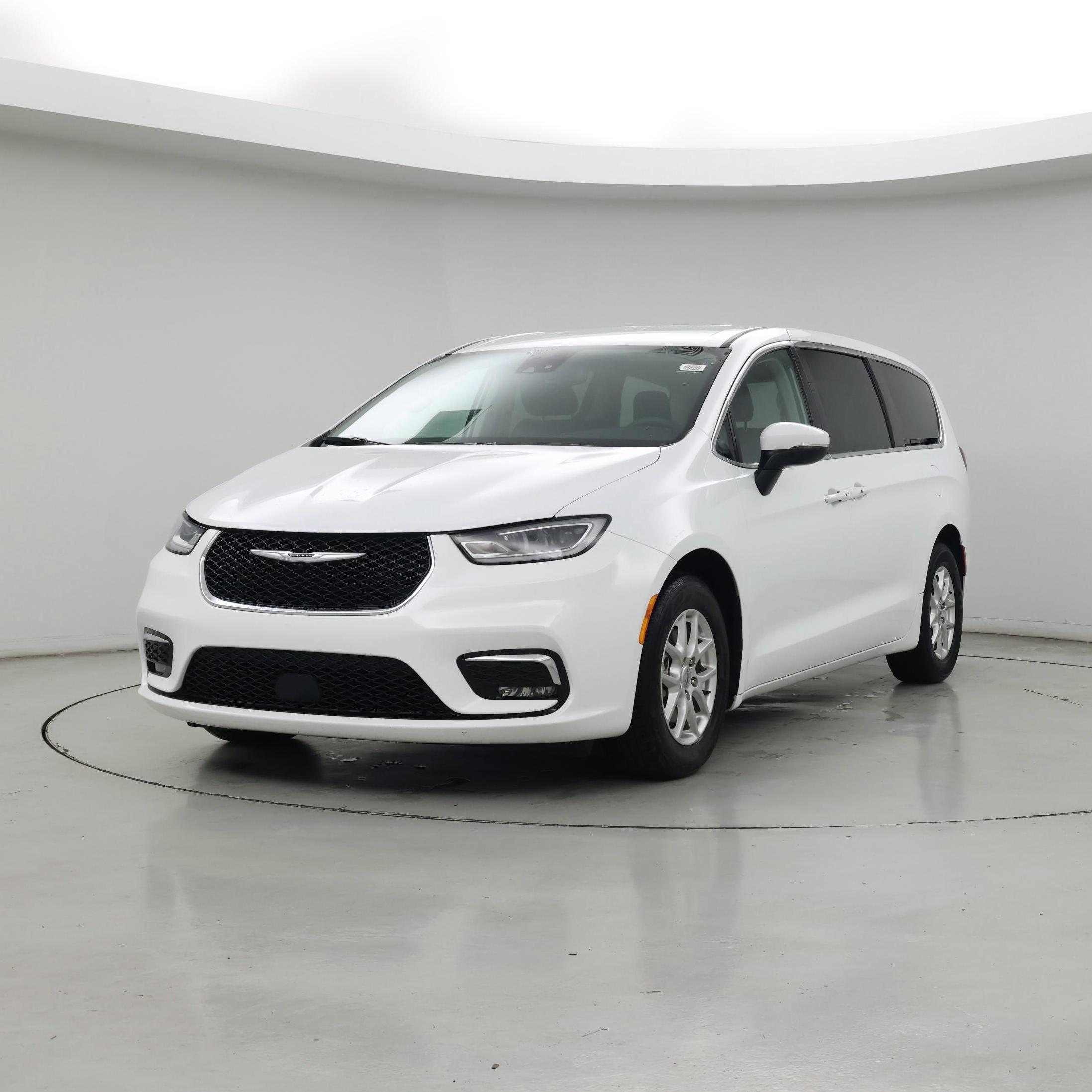 Thumbnail: 2023 Chrysler Pacifica - 4