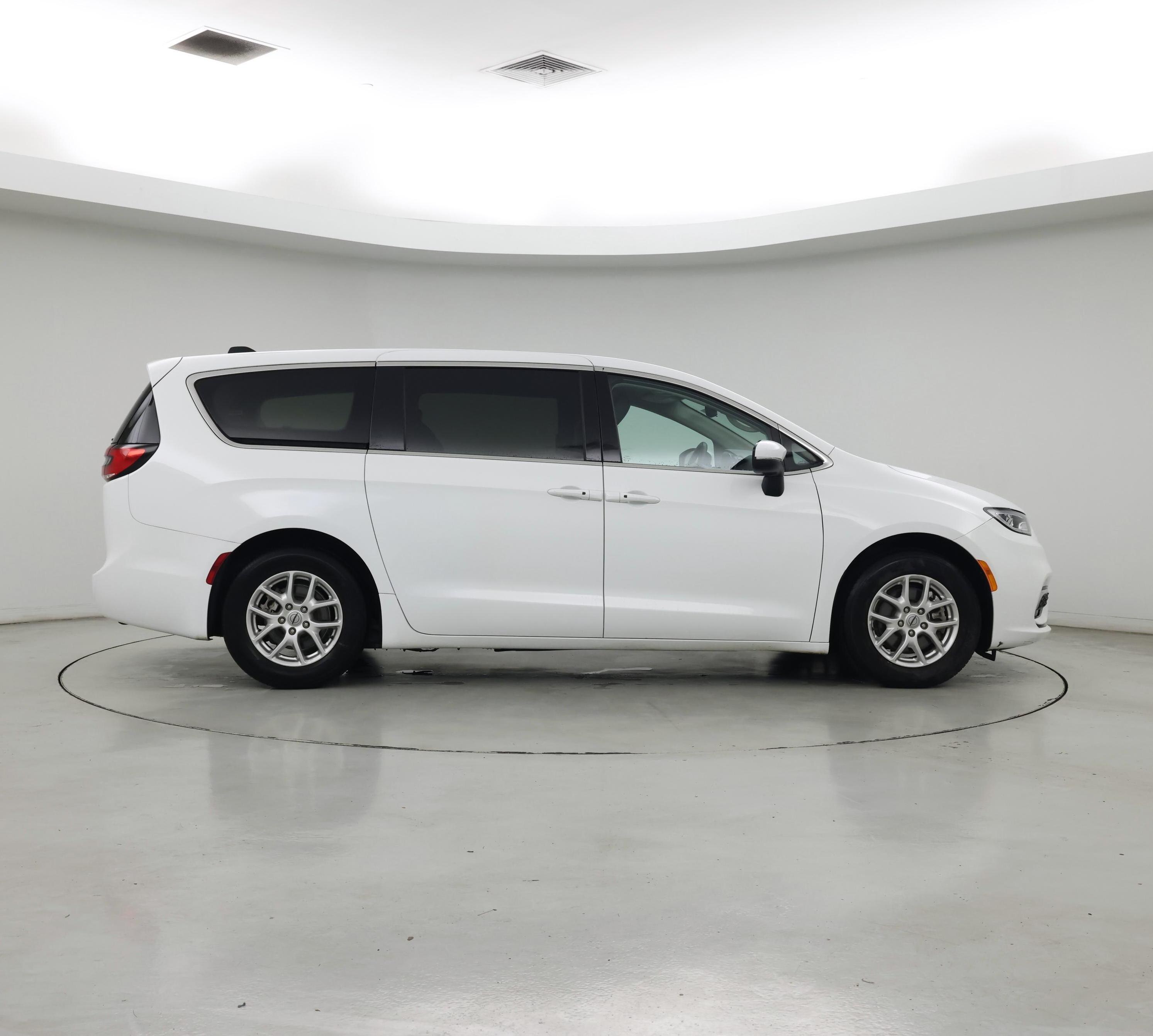 Thumbnail: 2023 Chrysler Pacifica - 7
