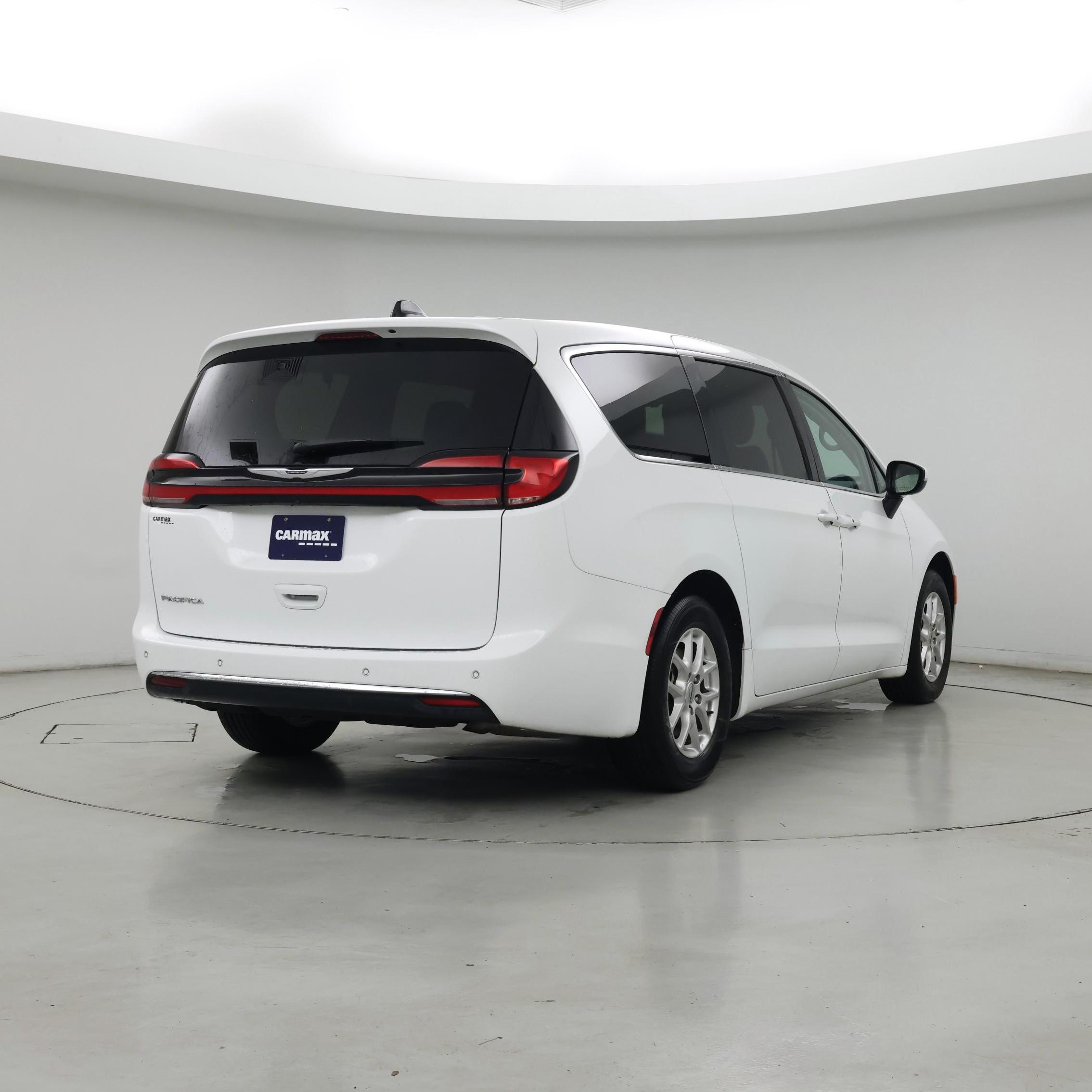 Thumbnail: 2023 Chrysler Pacifica - 8