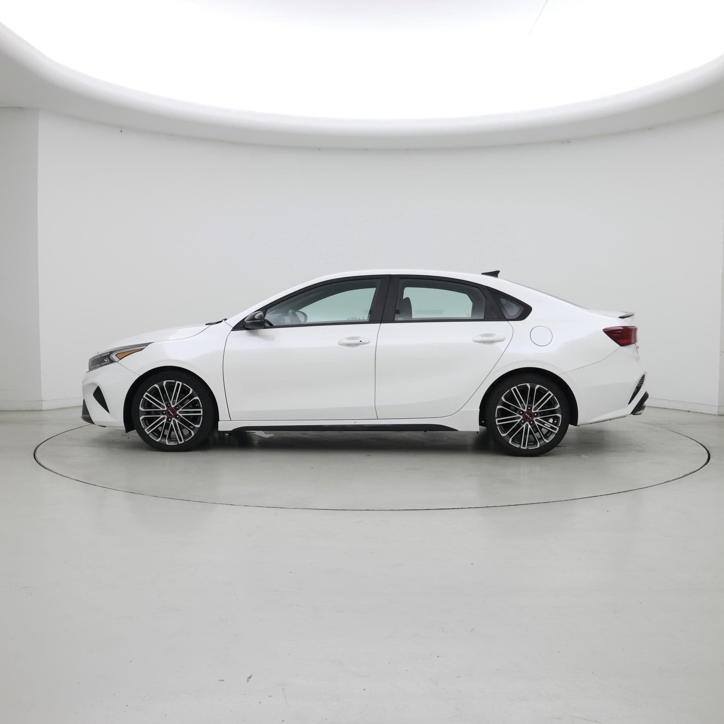 Thumbnail: 2022 Kia Forte - 3