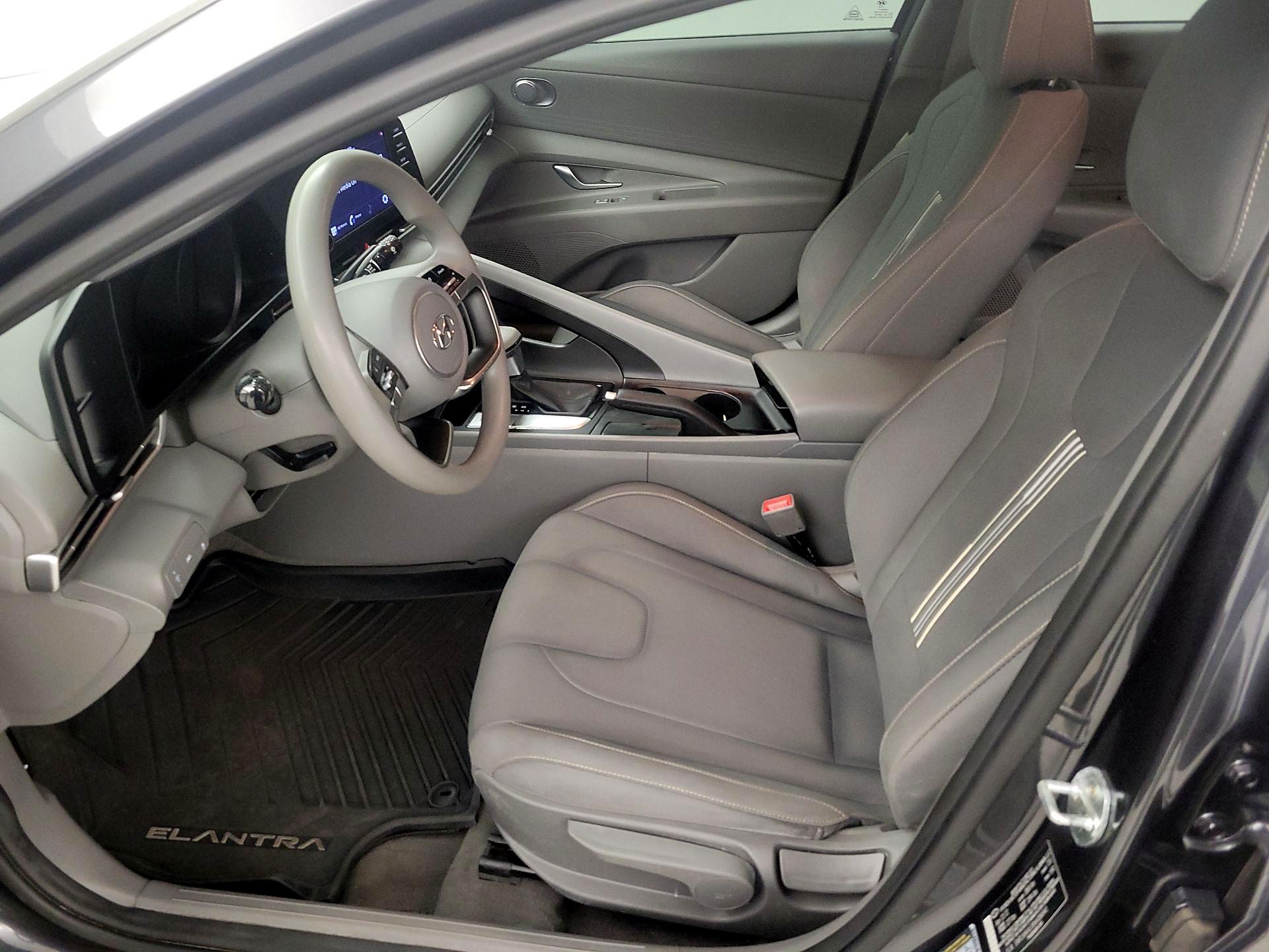 Thumbnail: 2022 Hyundai Elantra - 11