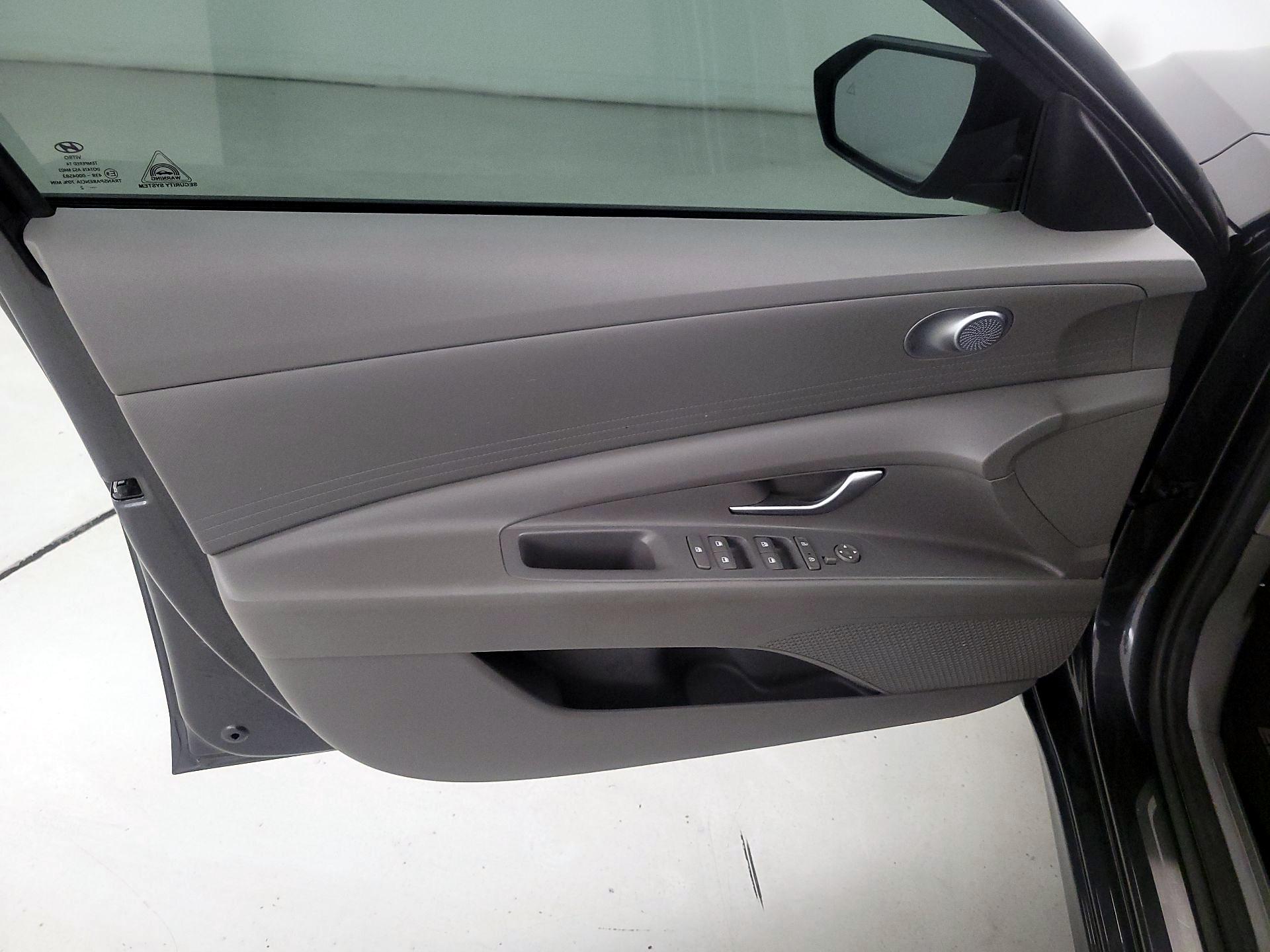 Thumbnail: 2022 Hyundai Elantra - 12