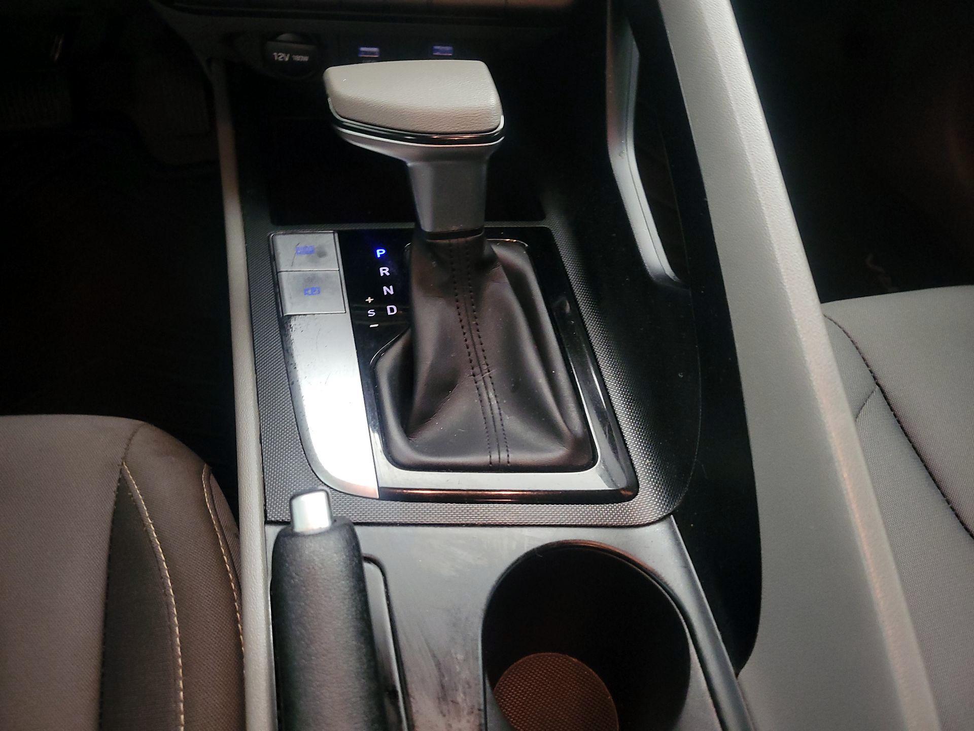 Thumbnail: 2022 Hyundai Elantra - 17