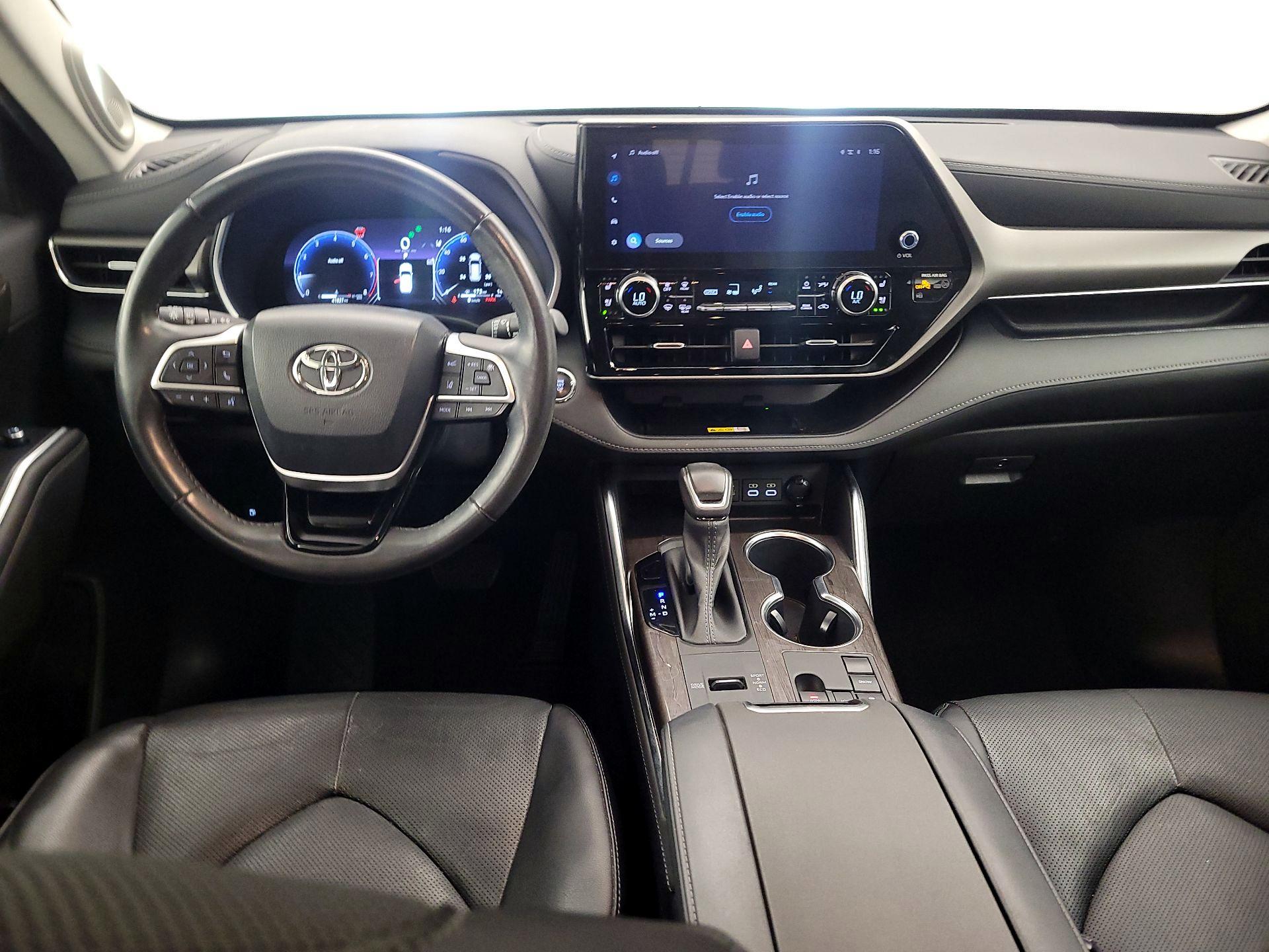 Thumbnail: 2023 Toyota Highlander - 9