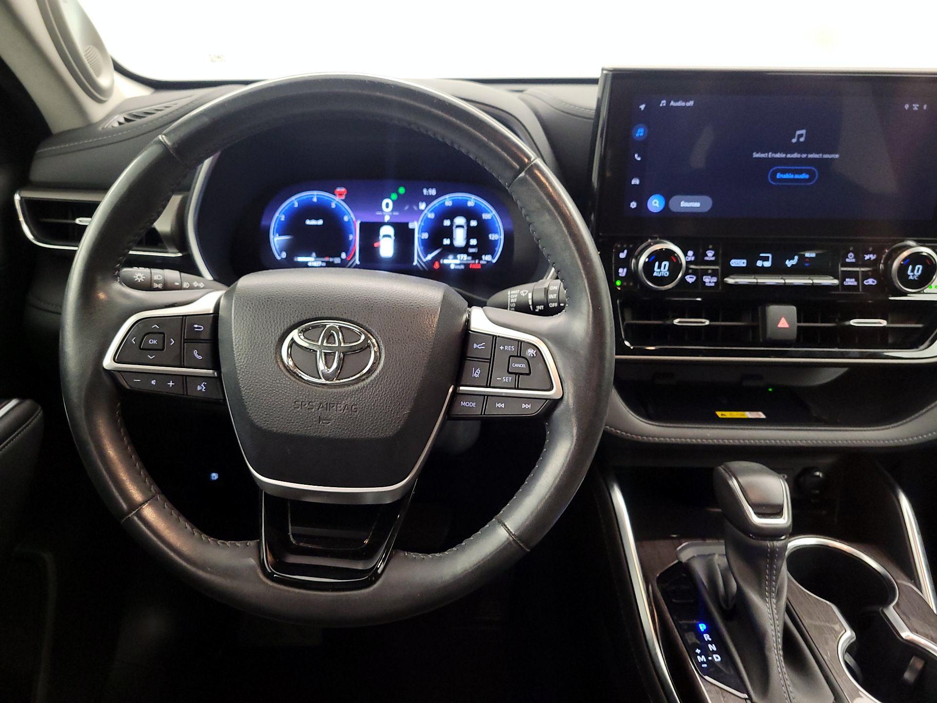 Thumbnail: 2023 Toyota Highlander - 10