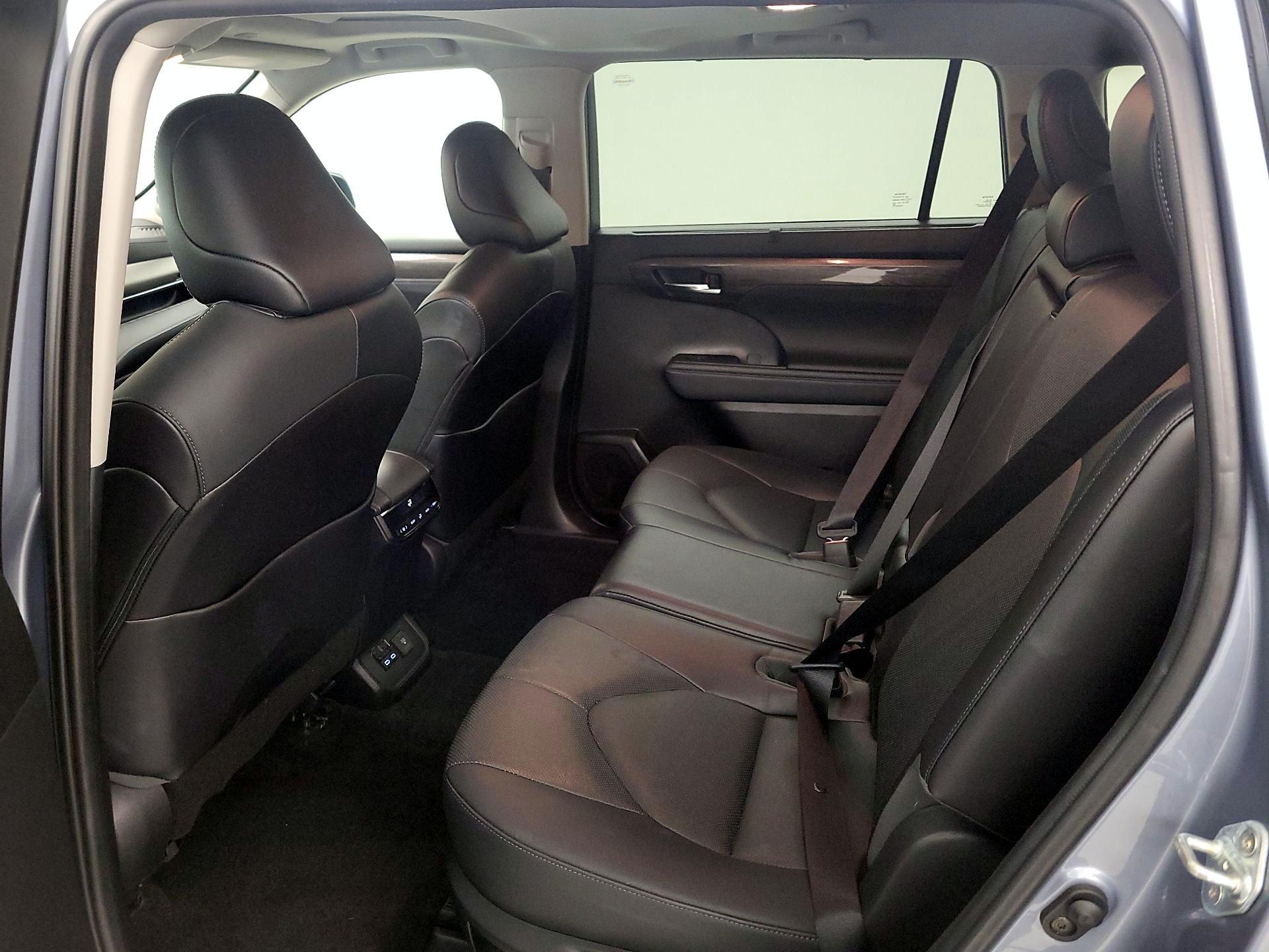 Thumbnail: 2023 Toyota Highlander - 20