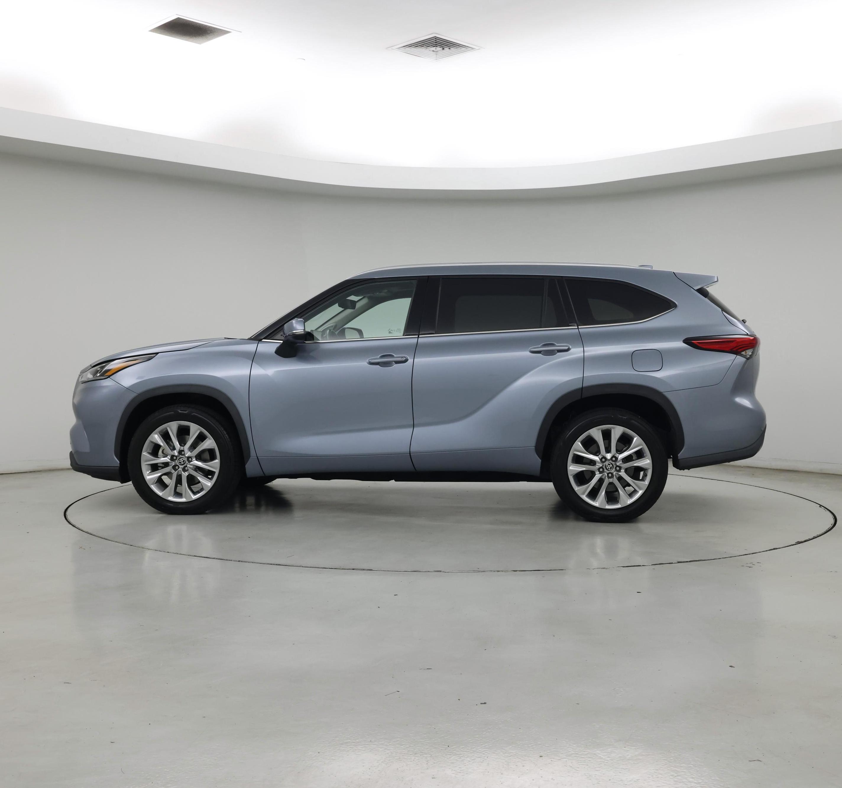 Thumbnail: 2023 Toyota Highlander - 7