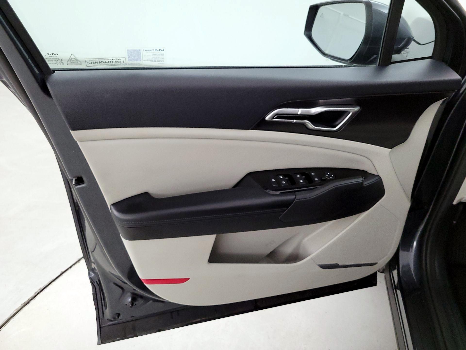 Thumbnail: 2023 Kia Sportage - 12