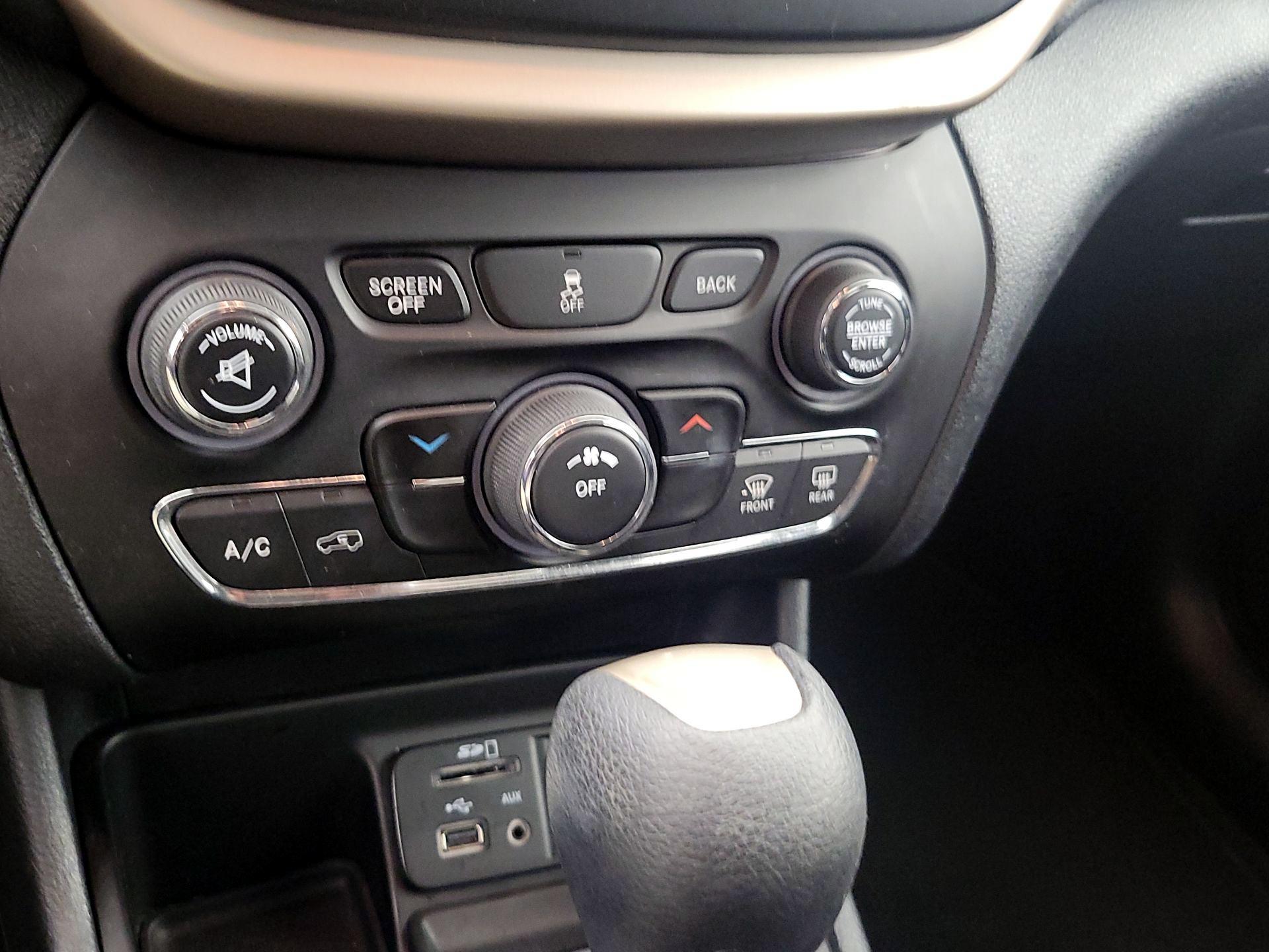 Thumbnail: 2016 Jeep Cherokee - 16