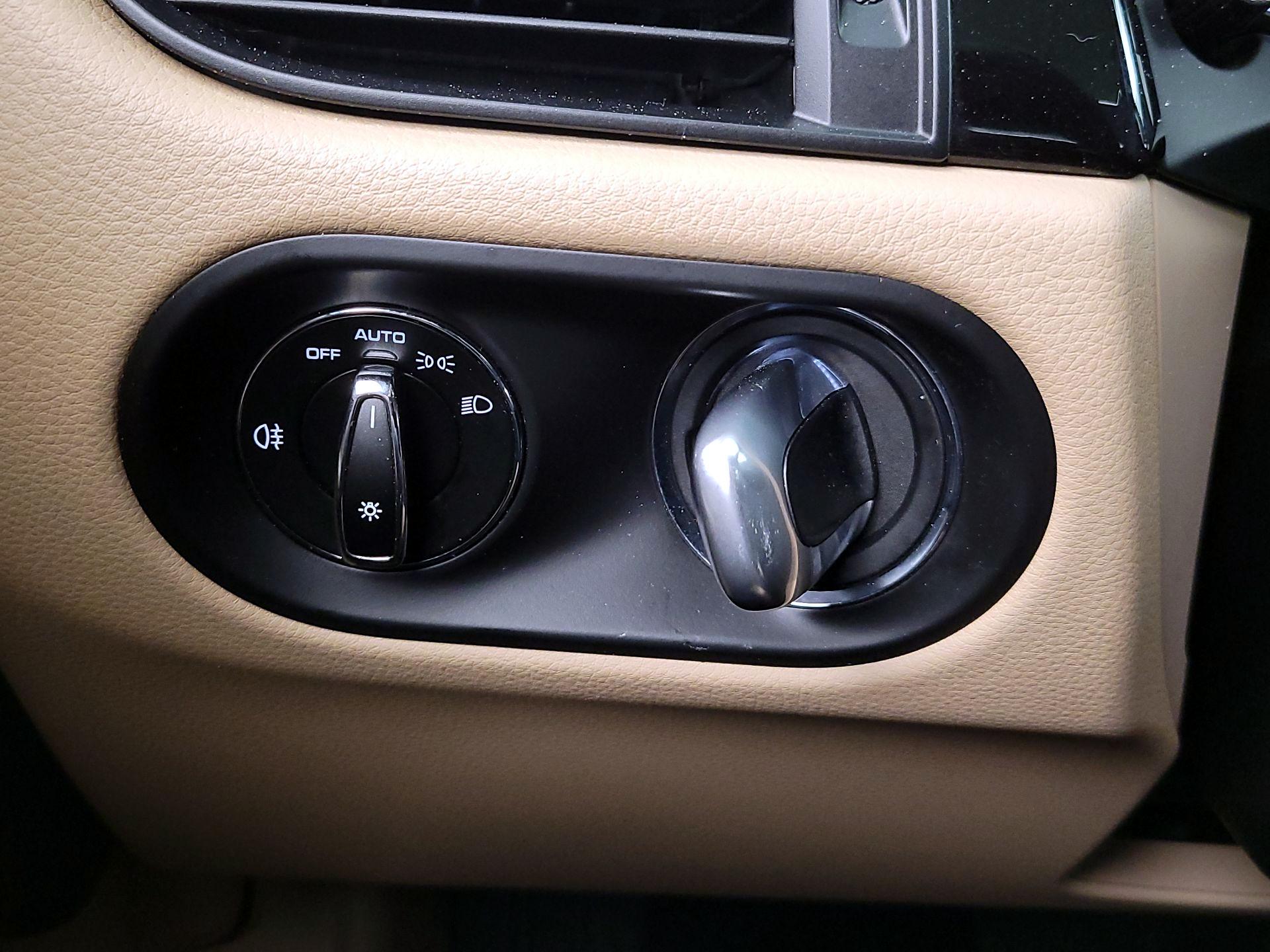 Thumbnail: 2019 Porsche Macan - 13