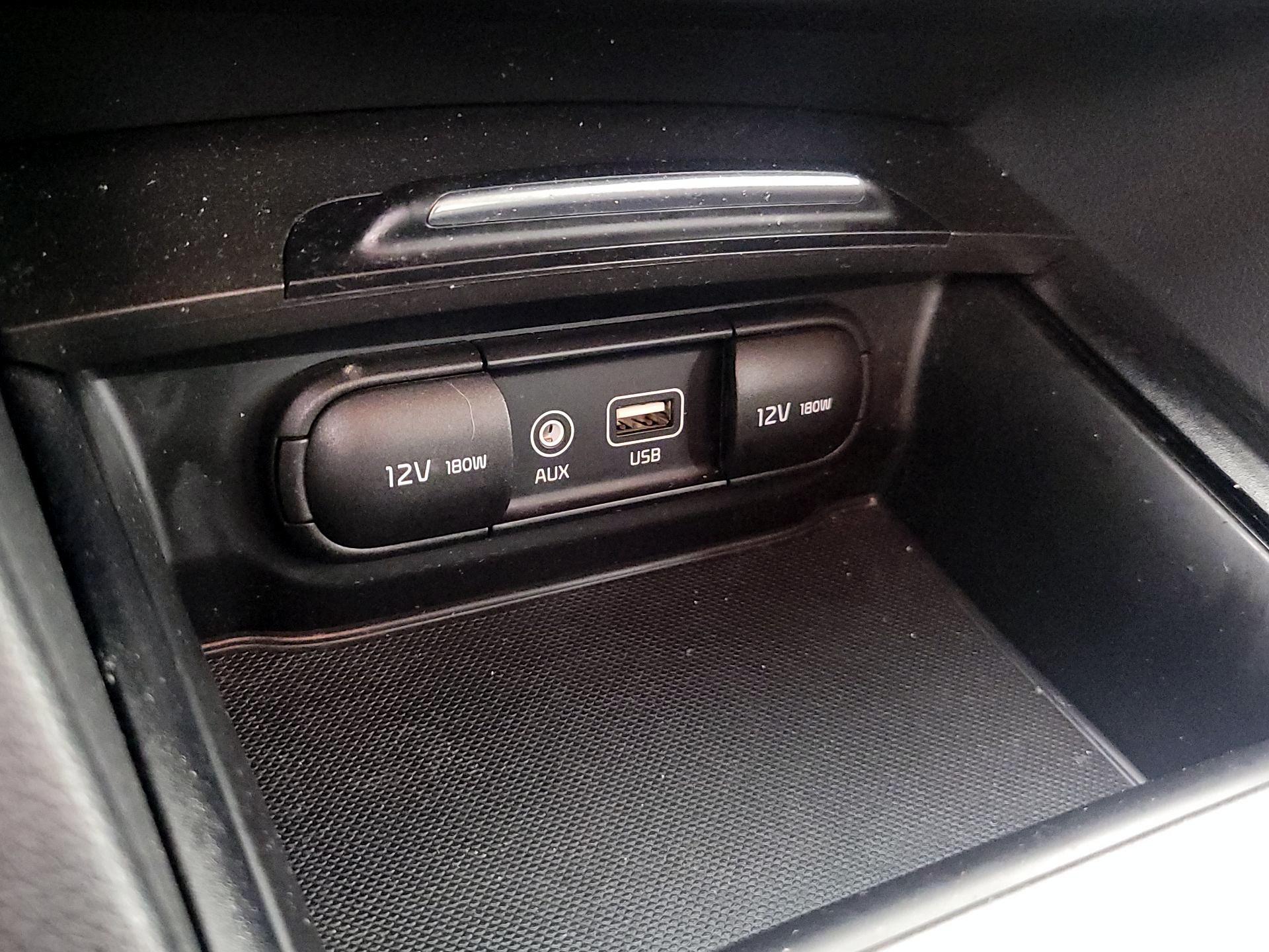 Thumbnail: 2018 Kia Optima - 18