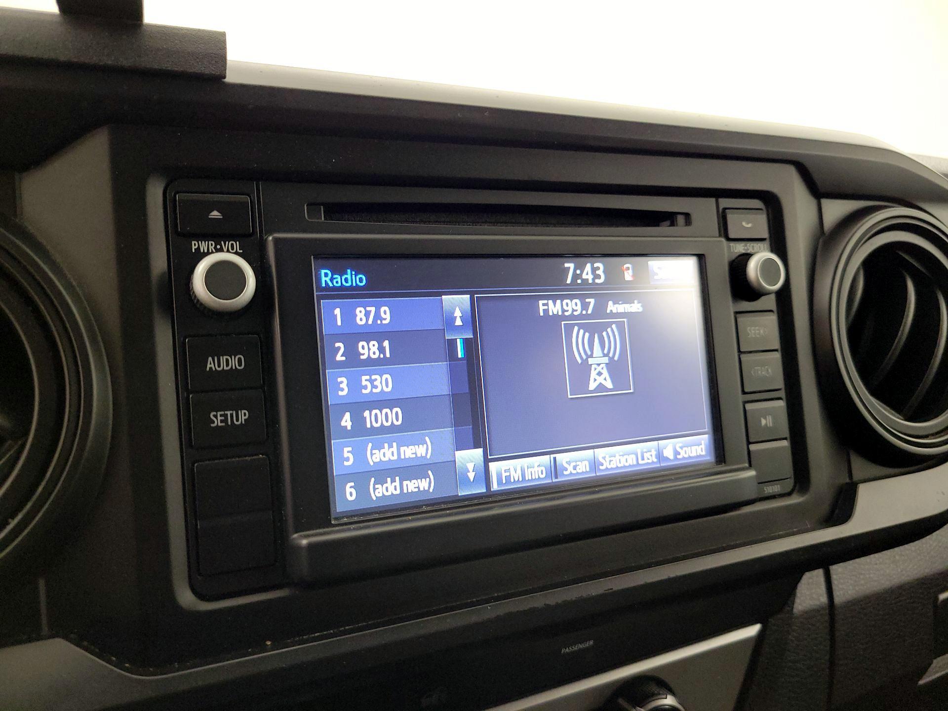 Thumbnail: 2016 Toyota Tacoma - 15