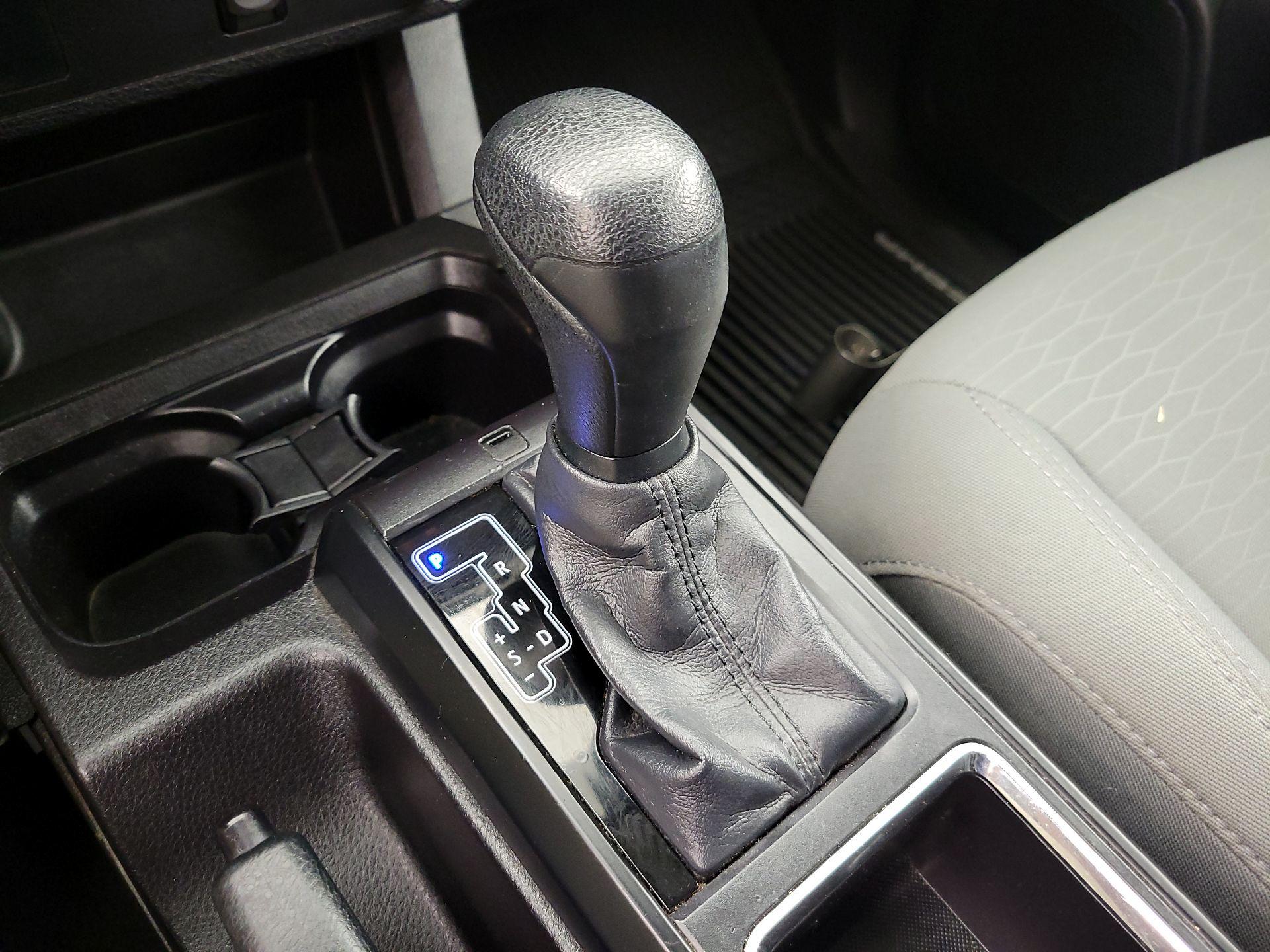 Thumbnail: 2016 Toyota Tacoma - 17