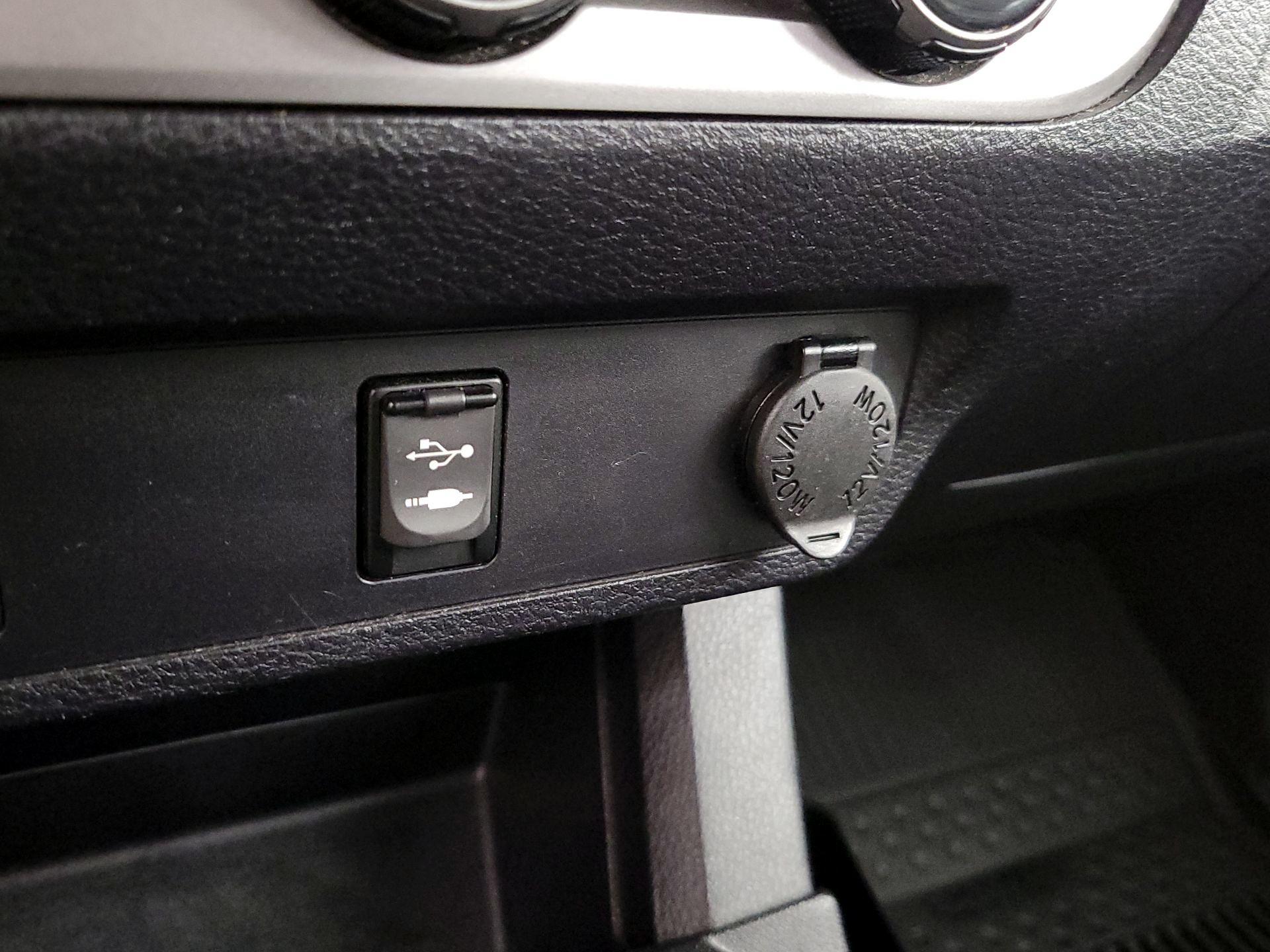 Thumbnail: 2016 Toyota Tacoma - 18