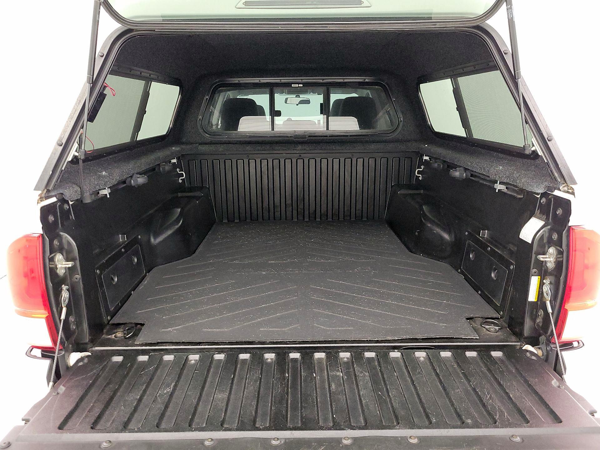 Thumbnail: 2016 Toyota Tacoma - 20