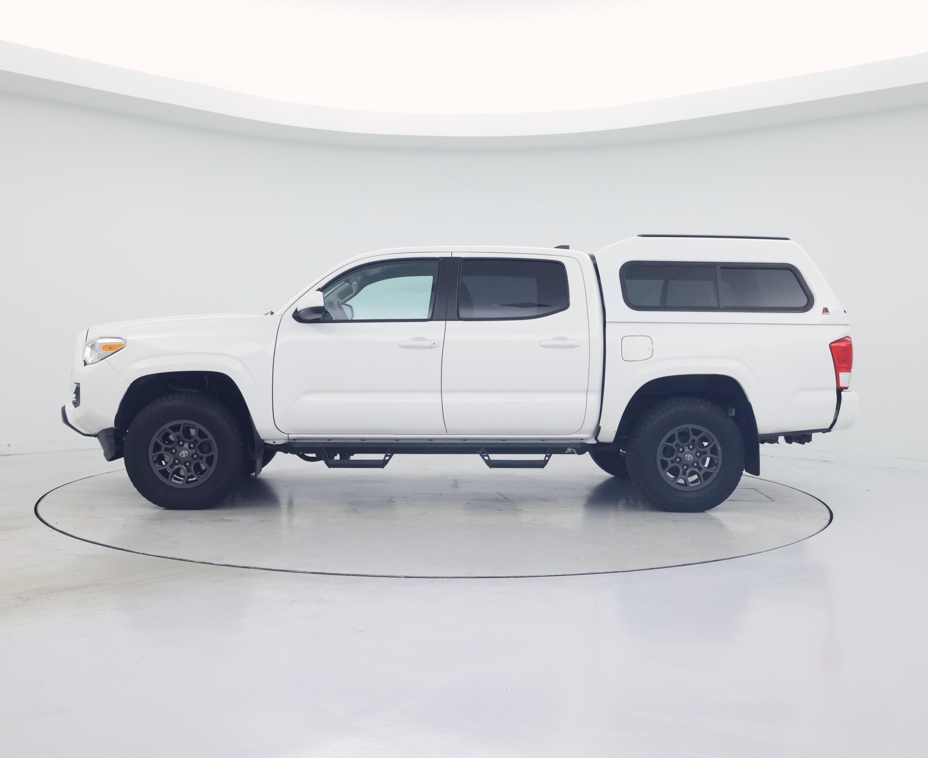 Thumbnail: 2016 Toyota Tacoma - 3