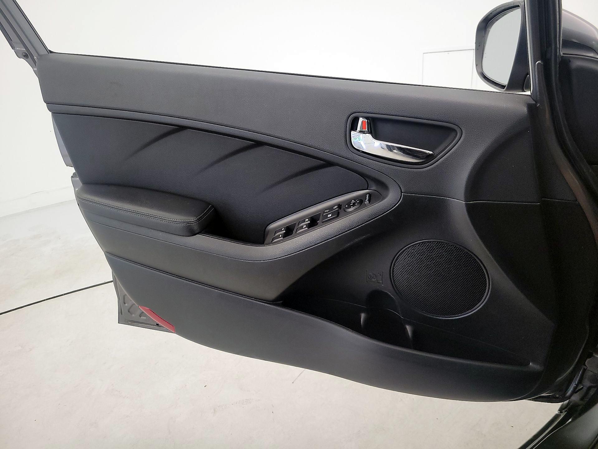 Thumbnail: 2014 Kia Forte - 12