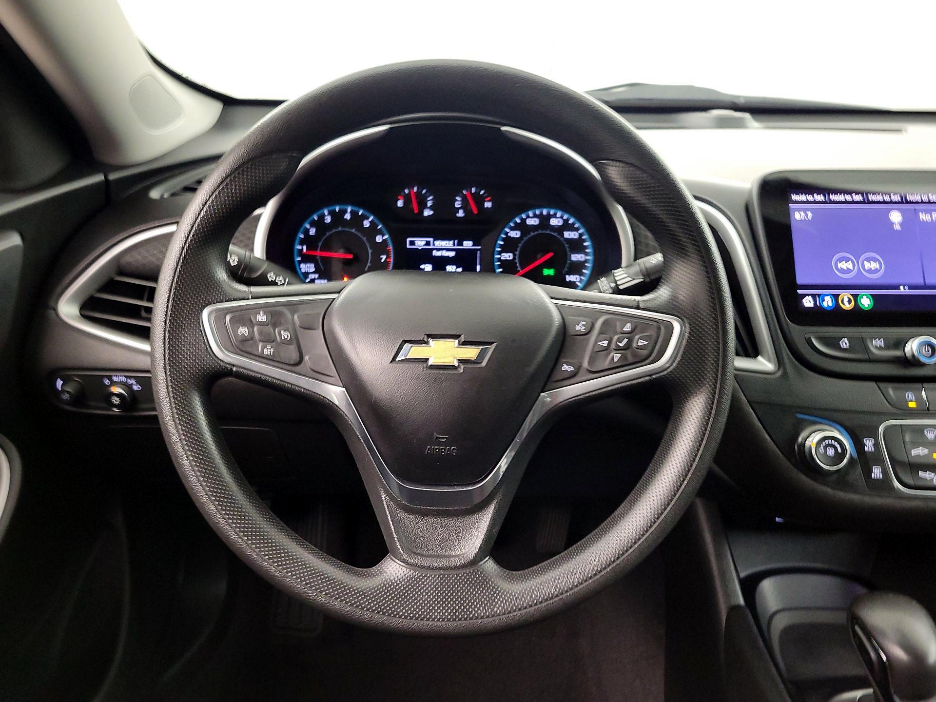 Thumbnail: 2022 Chevrolet Malibu - 10