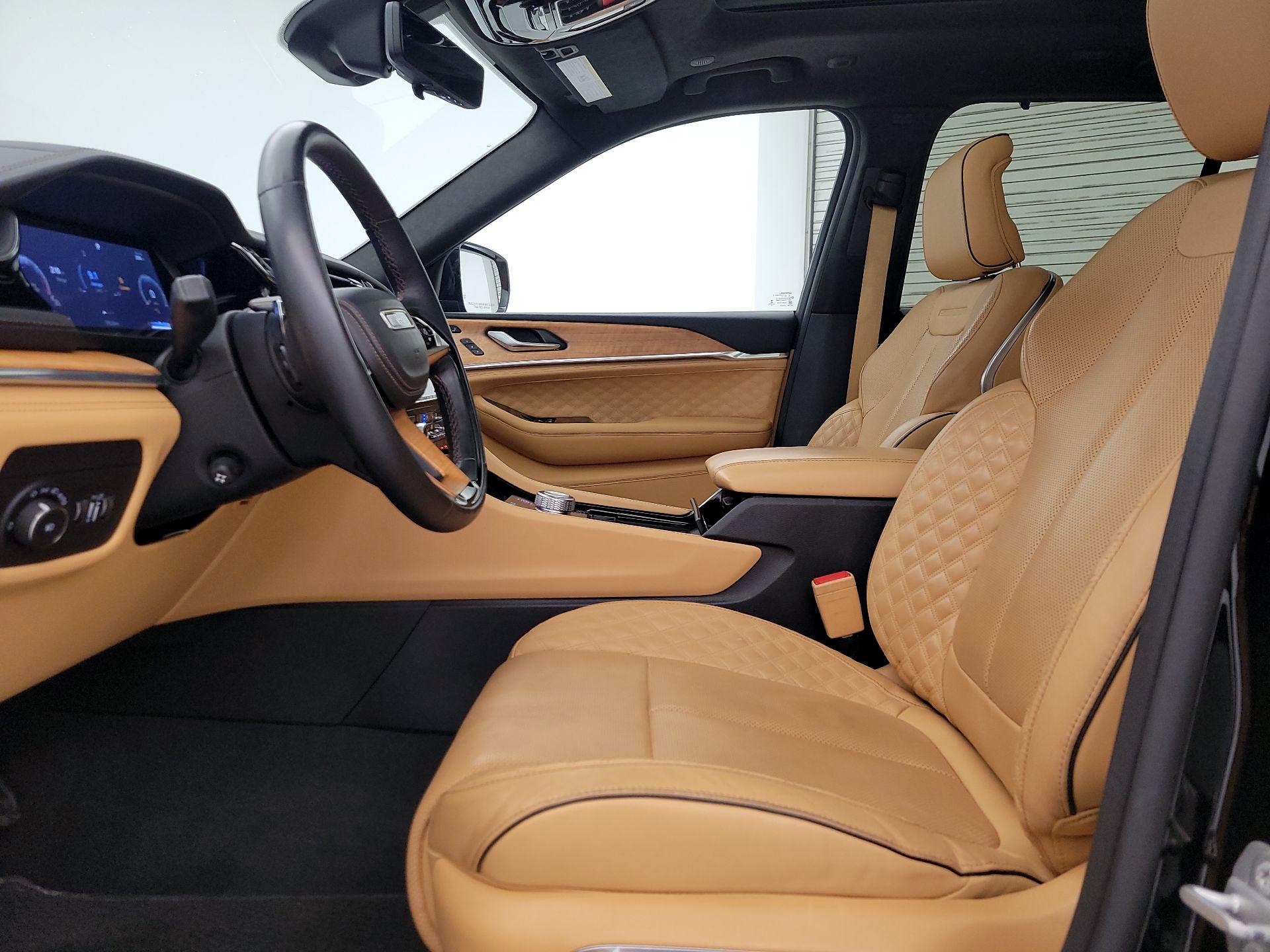 Thumbnail: 2022 Jeep Grand Cherokee - 11