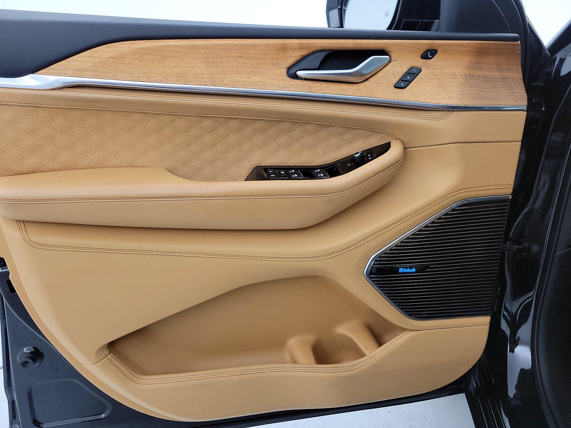 Thumbnail: 2022 Jeep Grand Cherokee - 12