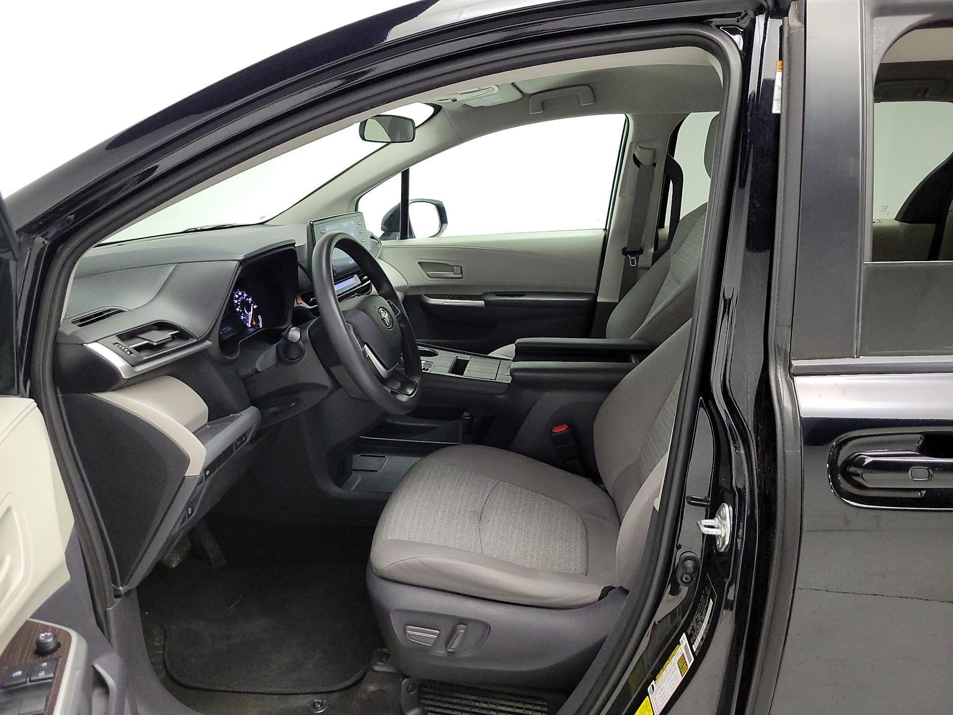 Thumbnail: 2021 Toyota Sienna - 11