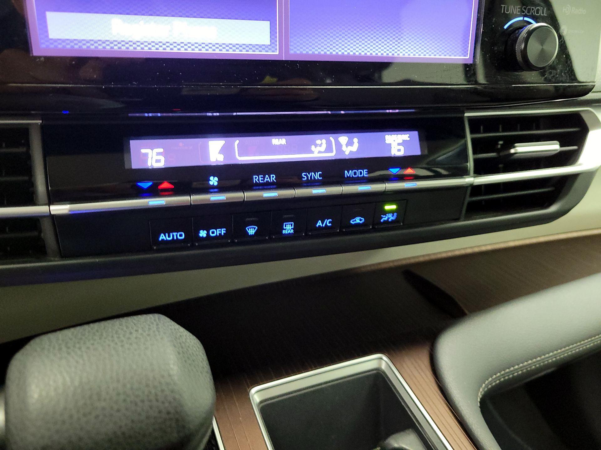 Thumbnail: 2021 Toyota Sienna - 16